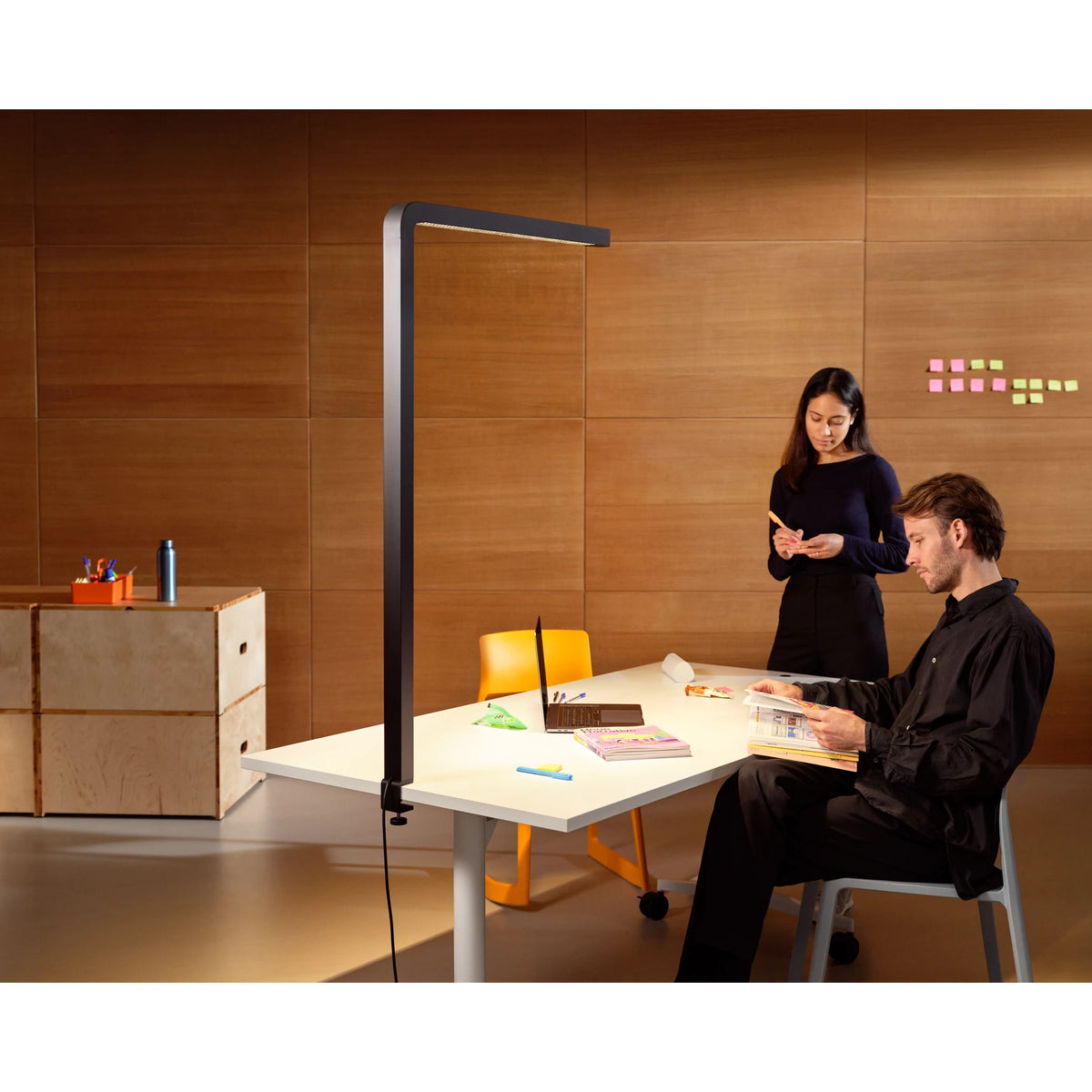 Tischleuchte Büro mit Klemme und intelligenter Sensorik | Team Connect