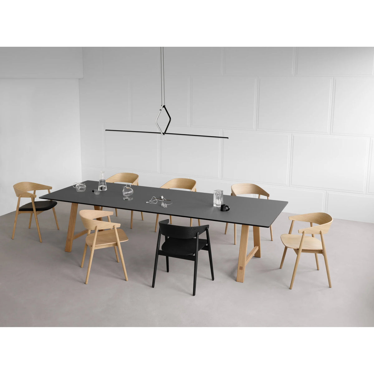 Conference table with a variety of dimensions and a solid wood frame | T1
