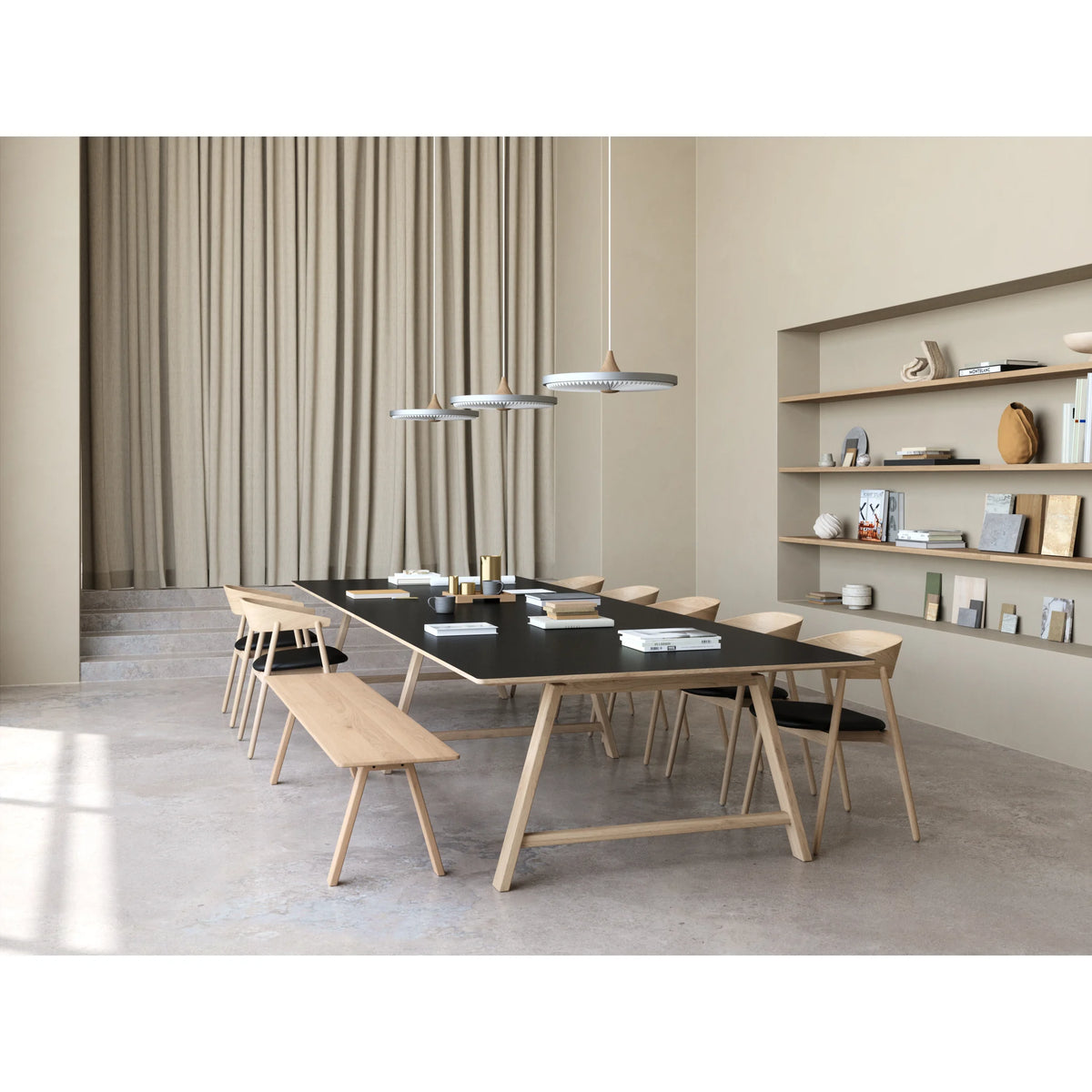 Conference table with a variety of dimensions and a solid wood frame | T1