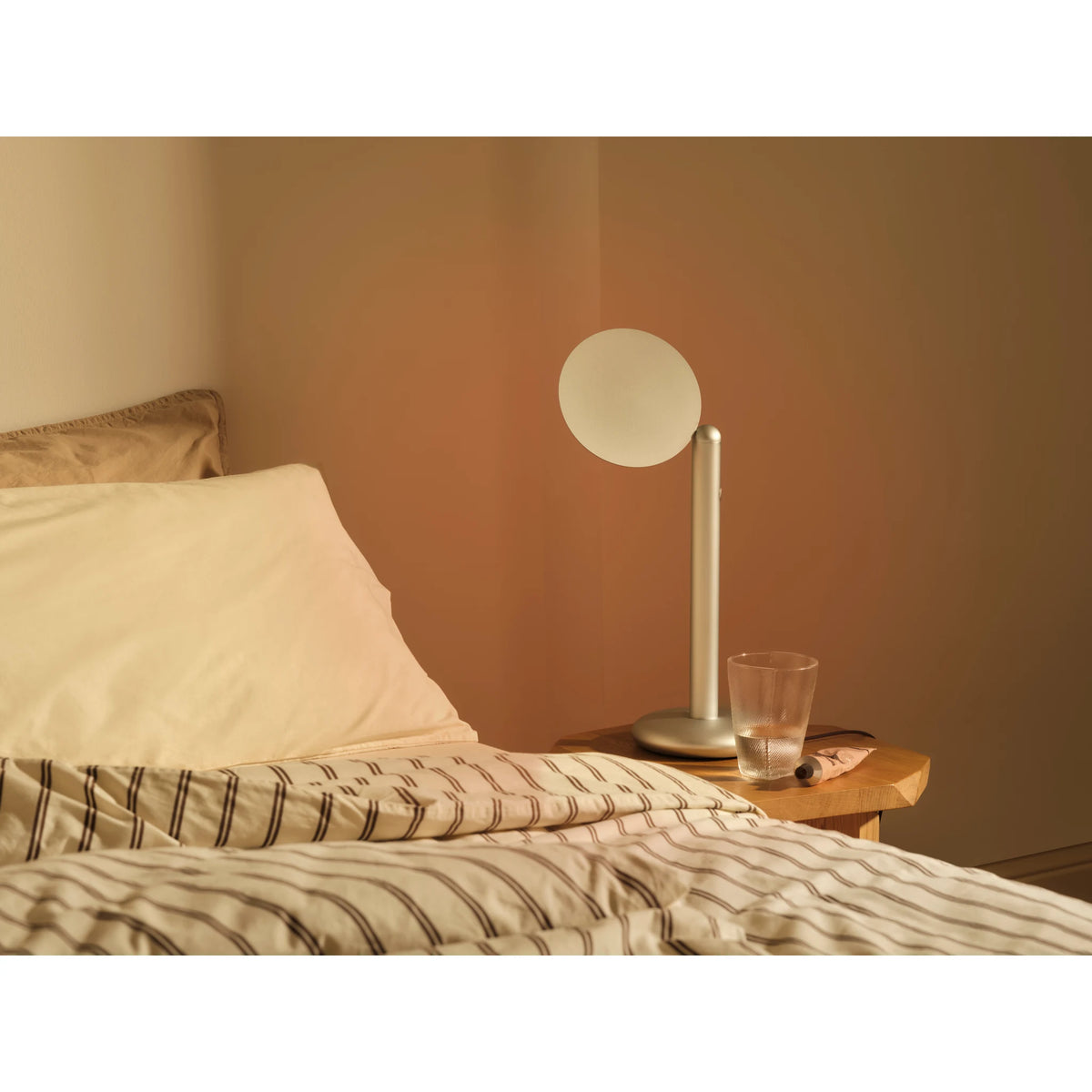 Cordless table lamp with 360° rotatable head | Parrot Table