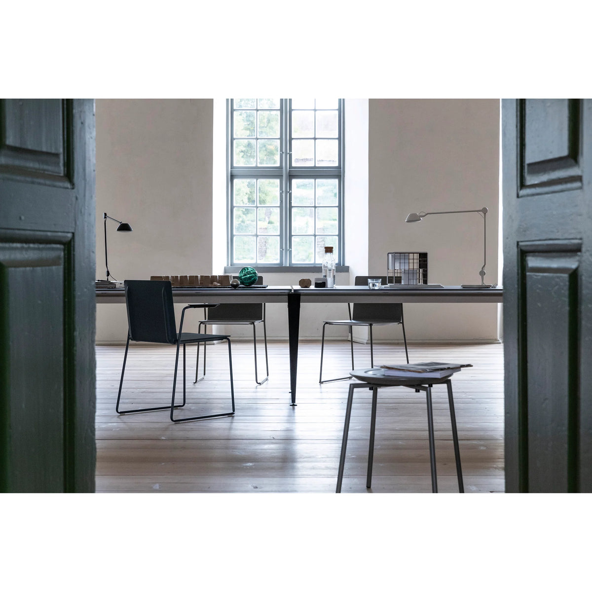Conference chair with flexible seat shell, stackable | DRY