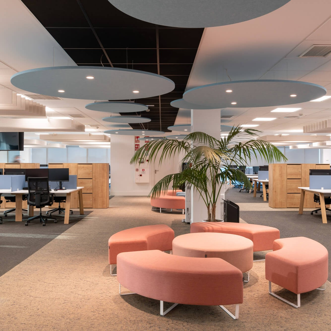 Solution d'espace dans la salle avec certificat GS et réduction sonore de 31,9 dB (norme ISO) | Espace silen