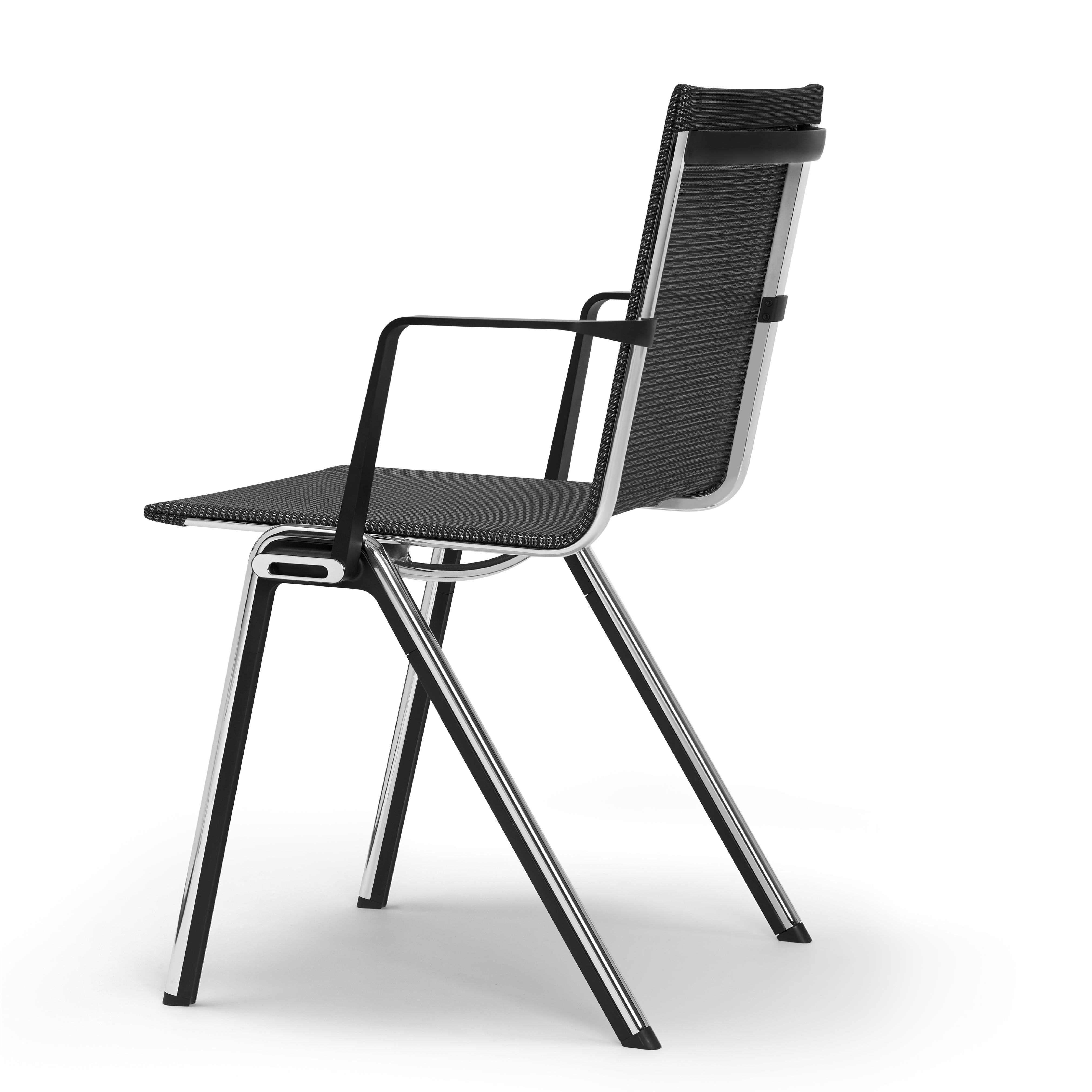 Bequemer Konferenzstuhl mit ergonomischer Form, ideal für lange Meetings.