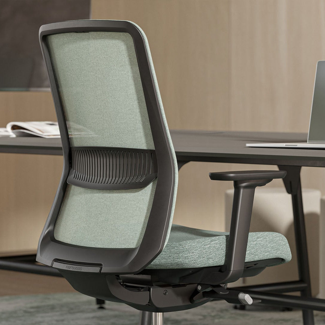 Office Swivel Chair – Ergonomic Comfort at an Attractive Price ǀ EIRA