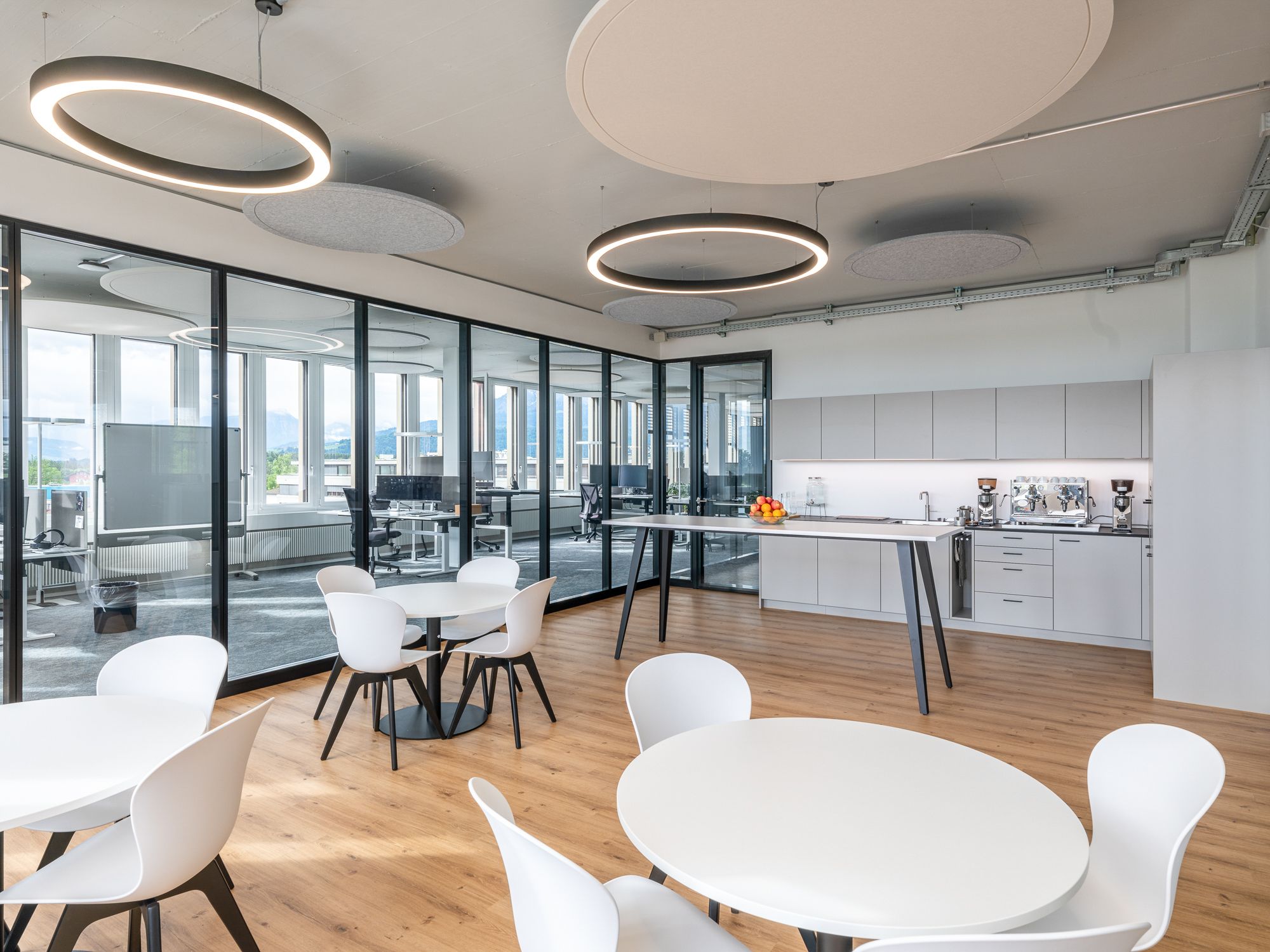 Rundes Deckenpanel für professionelle Raumakustik