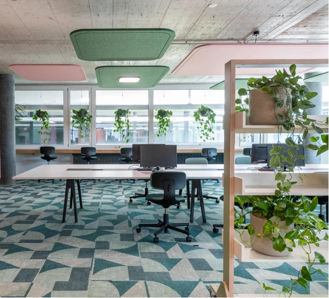 Nachhaltiges Deckenpanel aus recyceltem PET