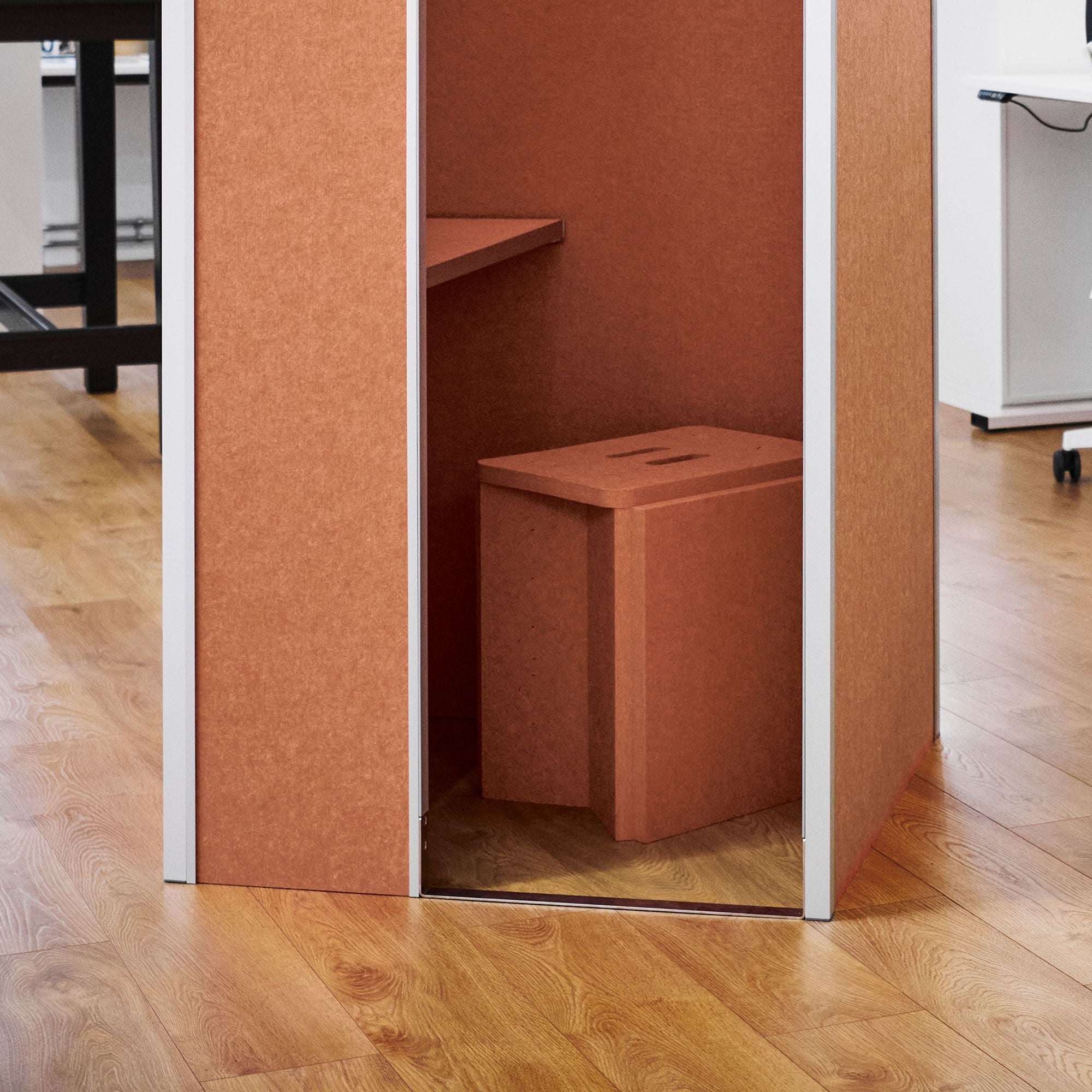 EchoStool® – Foldable Pop-Up Stool for Multifunctional Spaces | Swiss Design