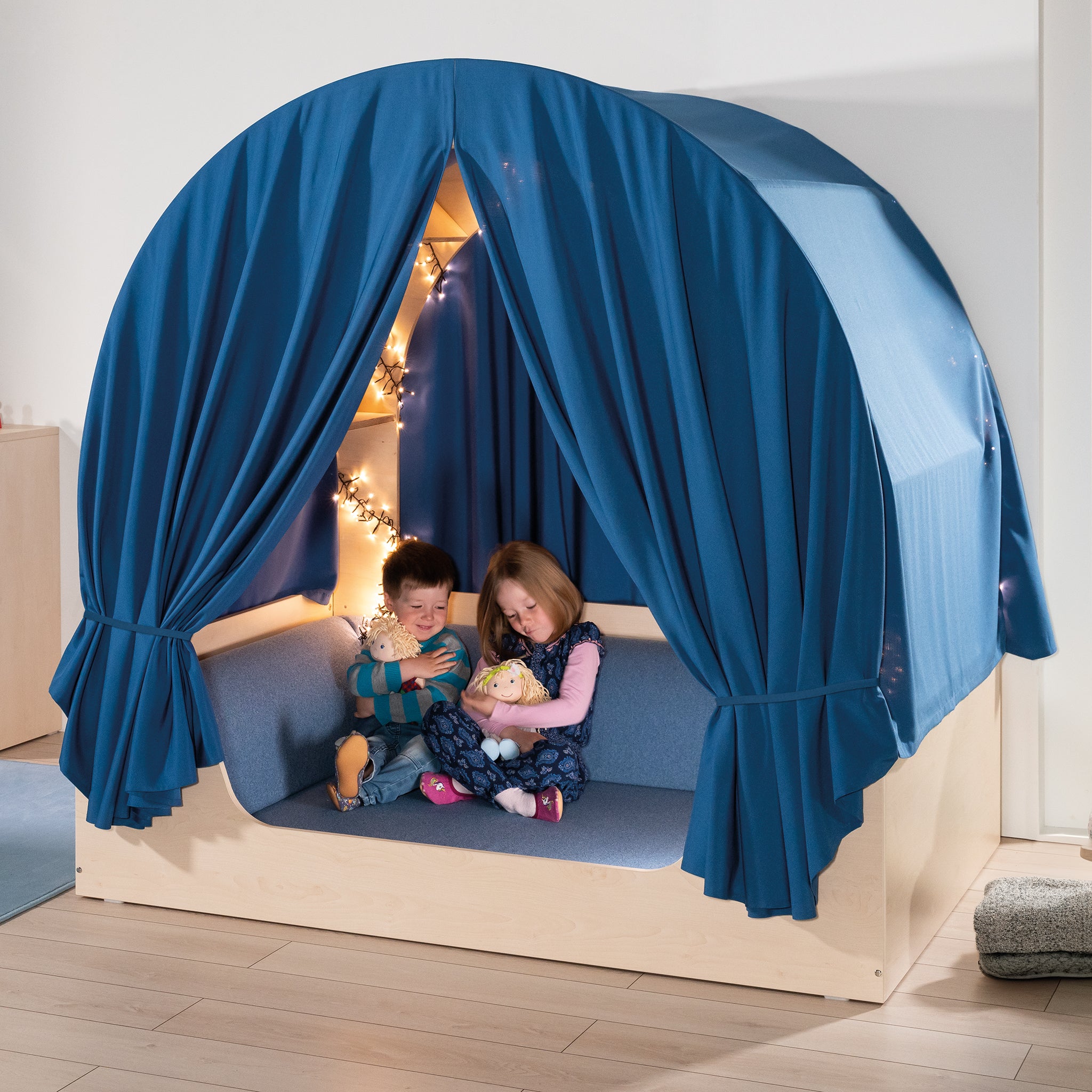 Sinnes und Kuschelhöhle Kindergarten mit Stoffdach