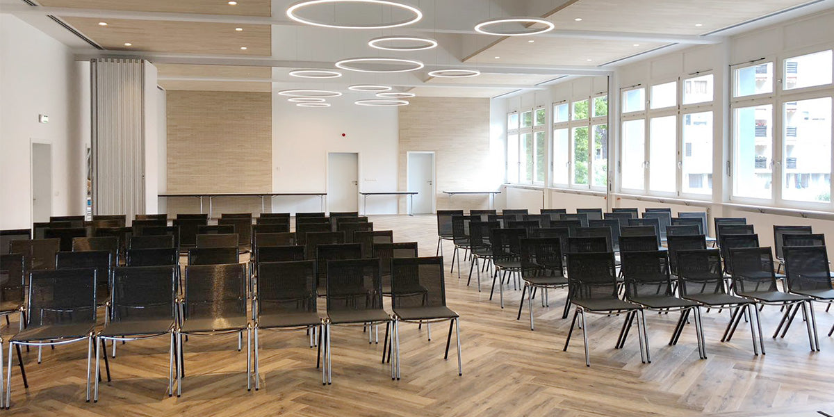 Konferenzstuhl – Komfort und Design für moderne Konferenzräume