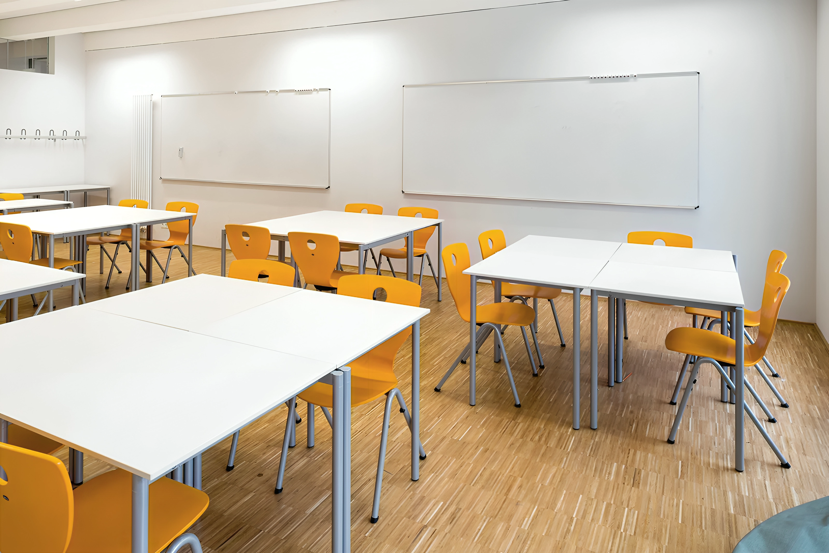 Table étudiante empilable et à chaîne | Modulaire