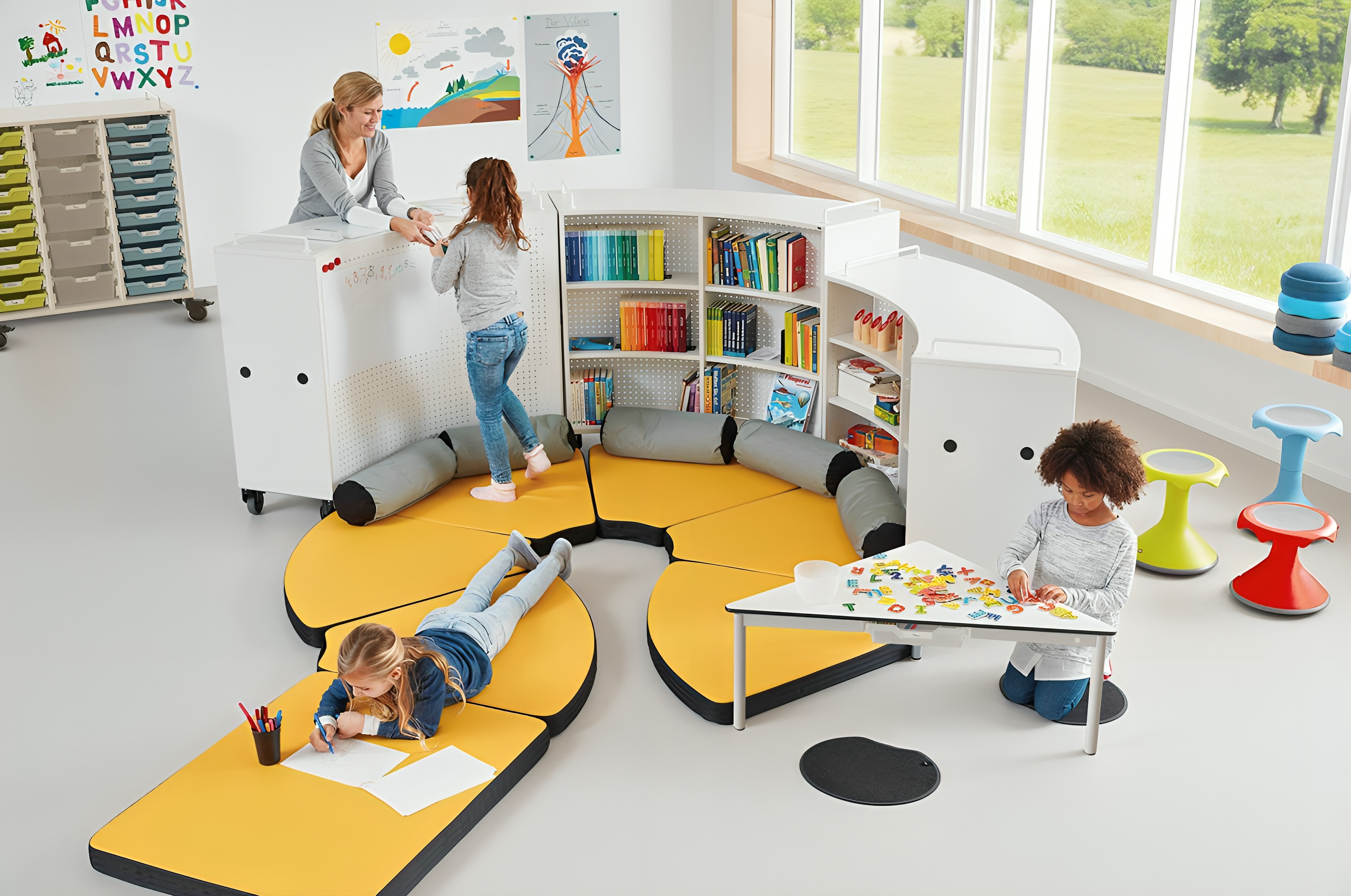 Schulregal mobil gerade oder gebogen | eduLandscape