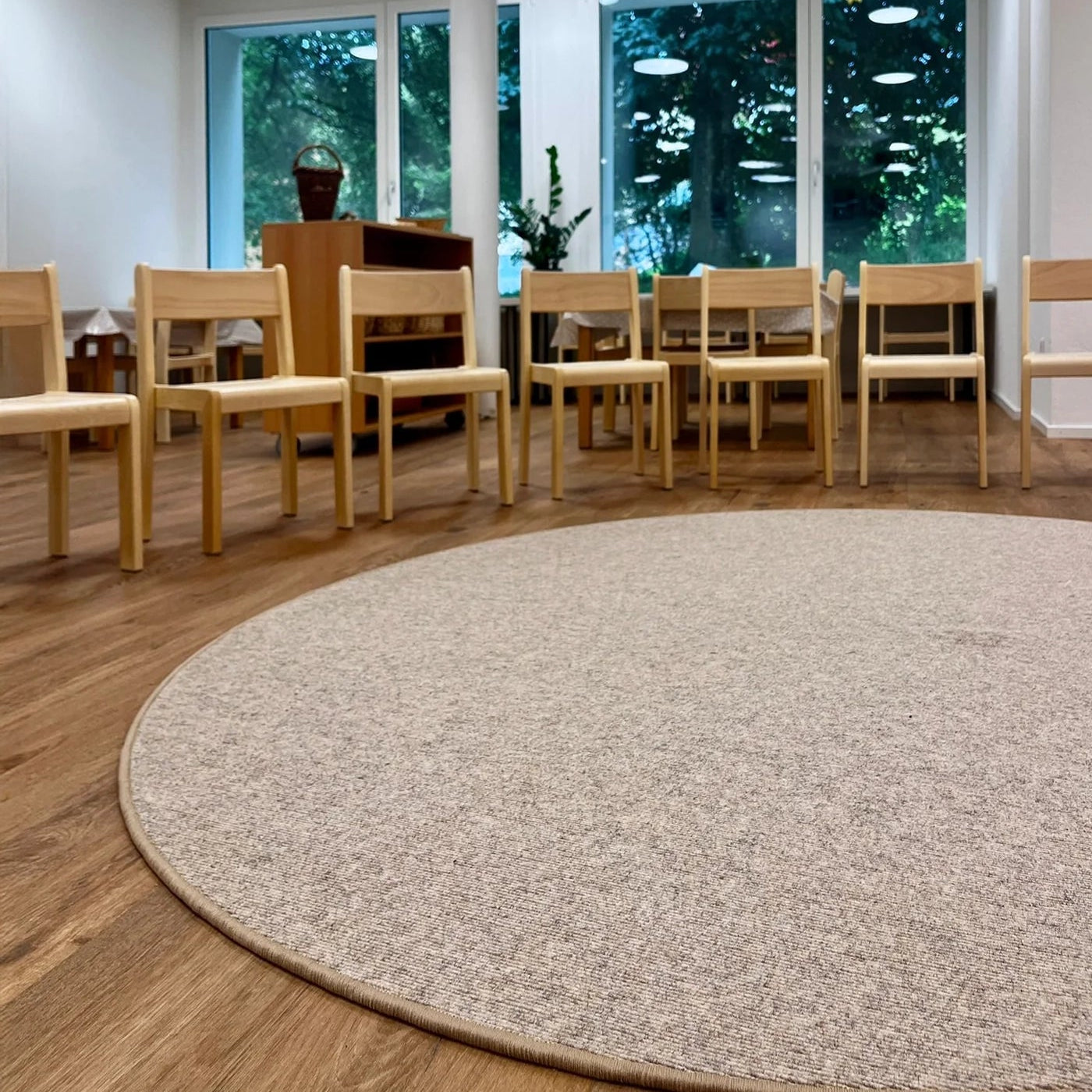 Hochwertiger Tretford-Spielteppich in runder Form, ideal für Kindergruppen