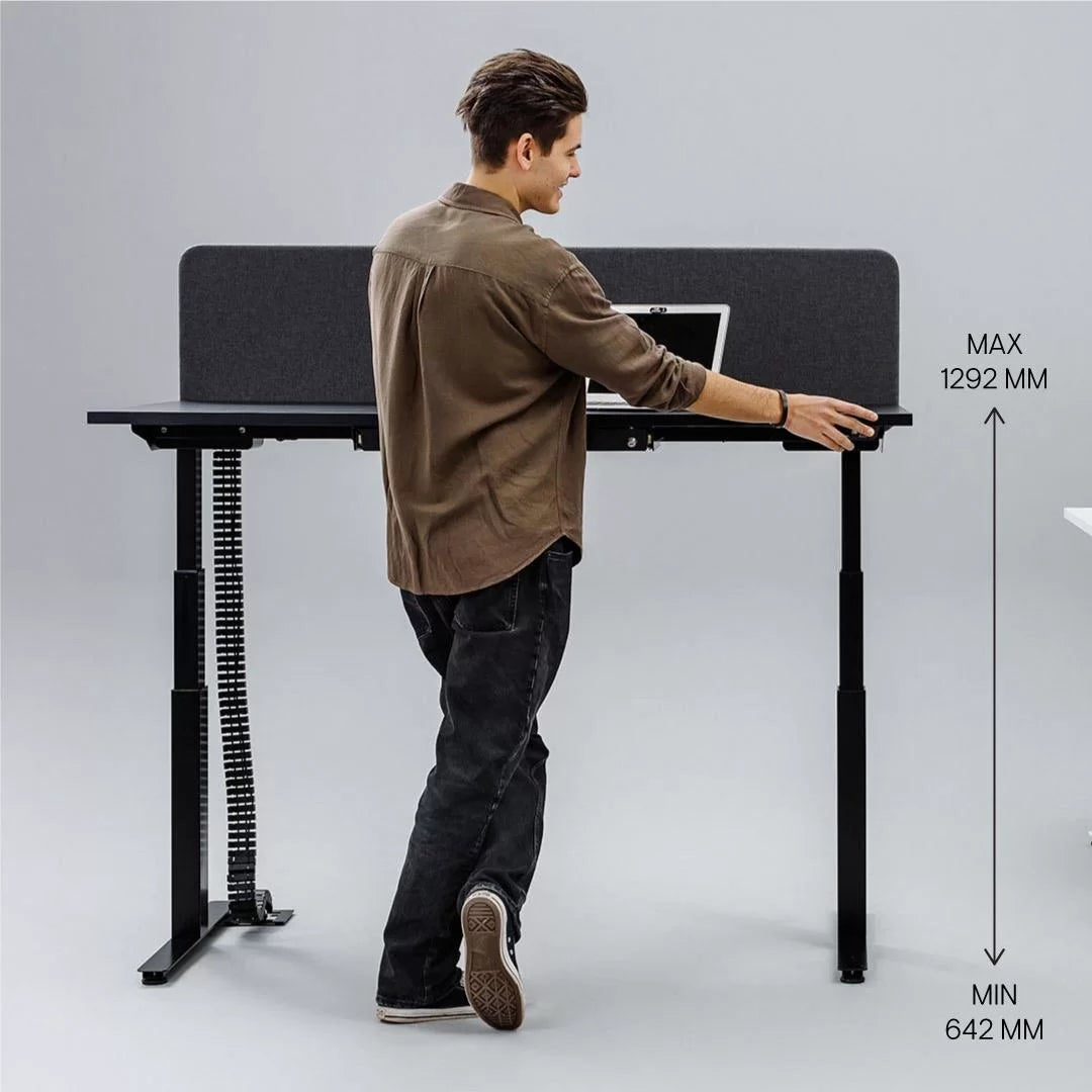Stehpult elektrisch höhenverstellbar, ideal für ergonomische Büroarbeitsplätze.