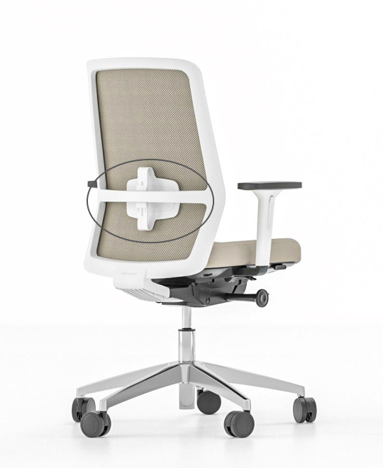 Moderner Bueroarbeitsplatz mit ergonomischem Stuhl, grossem Schreibtisch und durchdachten Aufbewahrungslösungen, ideal fuer eine produktive Arbeitsumgebung, praesentiert von Kibemo
