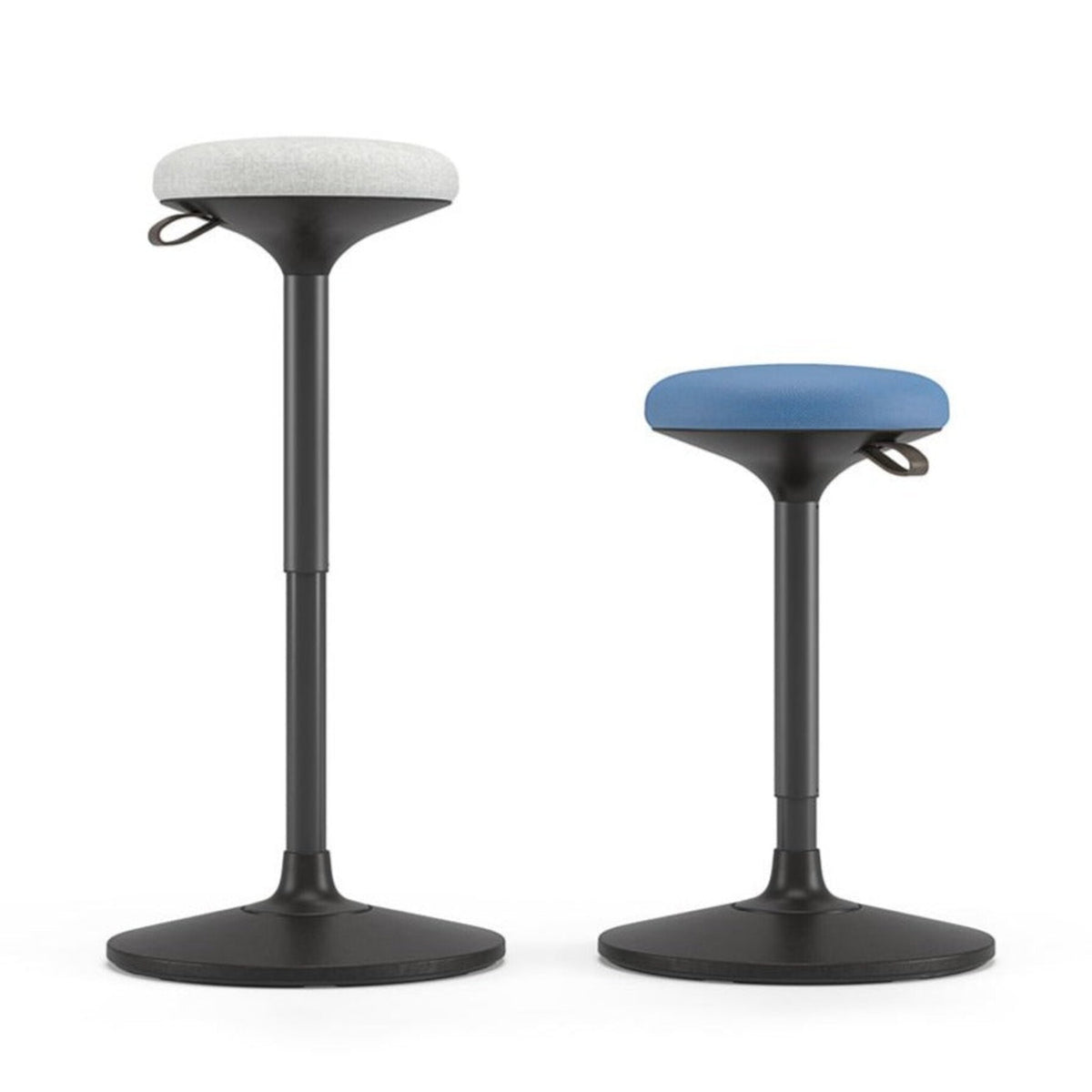 Buerohocker ergonomisch mit schwarzen Gestell und Sitzflaeche aus Stoff in grau und blau