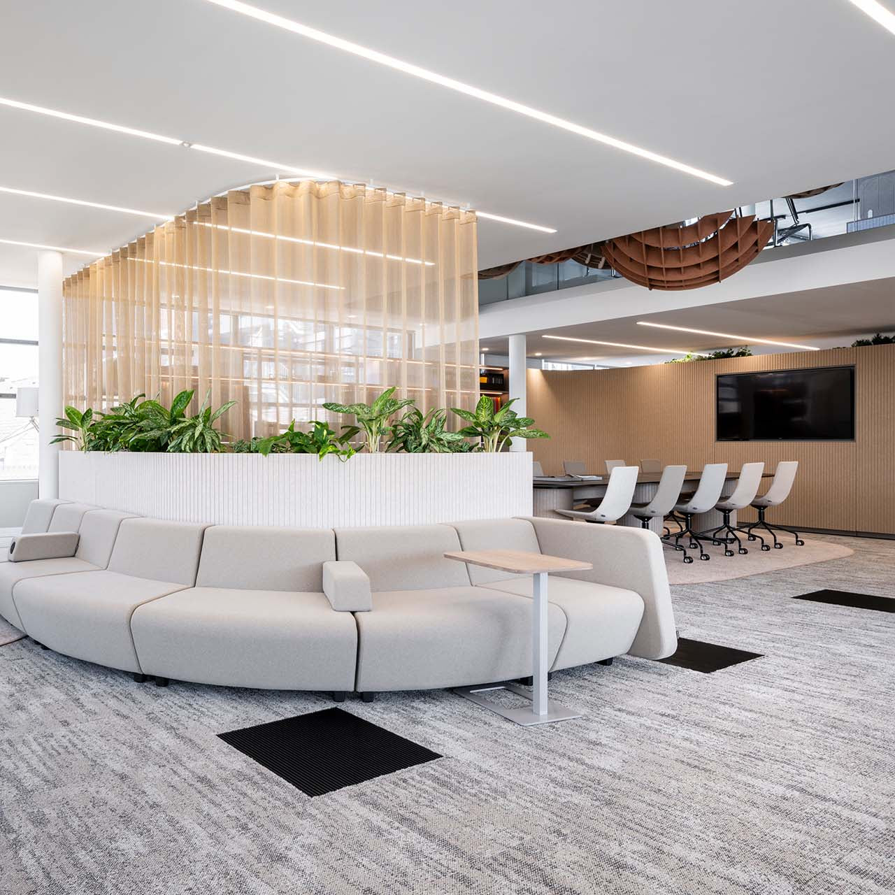 Beistelltisch aus Holz und Metall ǀ MOBI