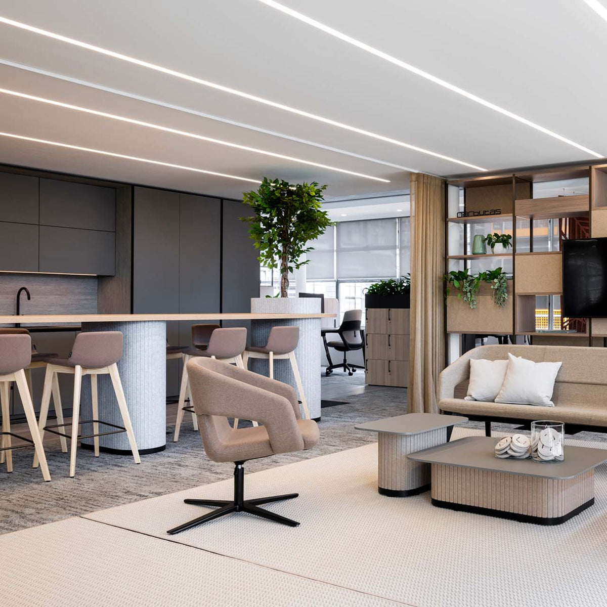 Ergonomischer Bürosessel für Lounges und Büros, inspiriert vom skandinavischen Design.