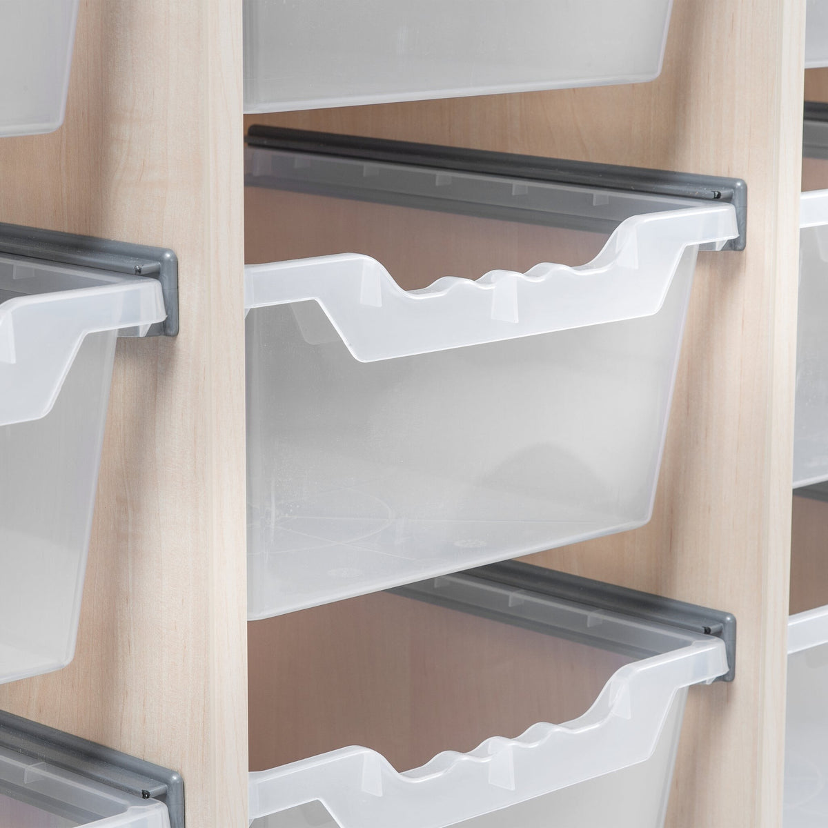 Ausziehbare transparente Kunststoffboxen für Eigentumsschrank Schule