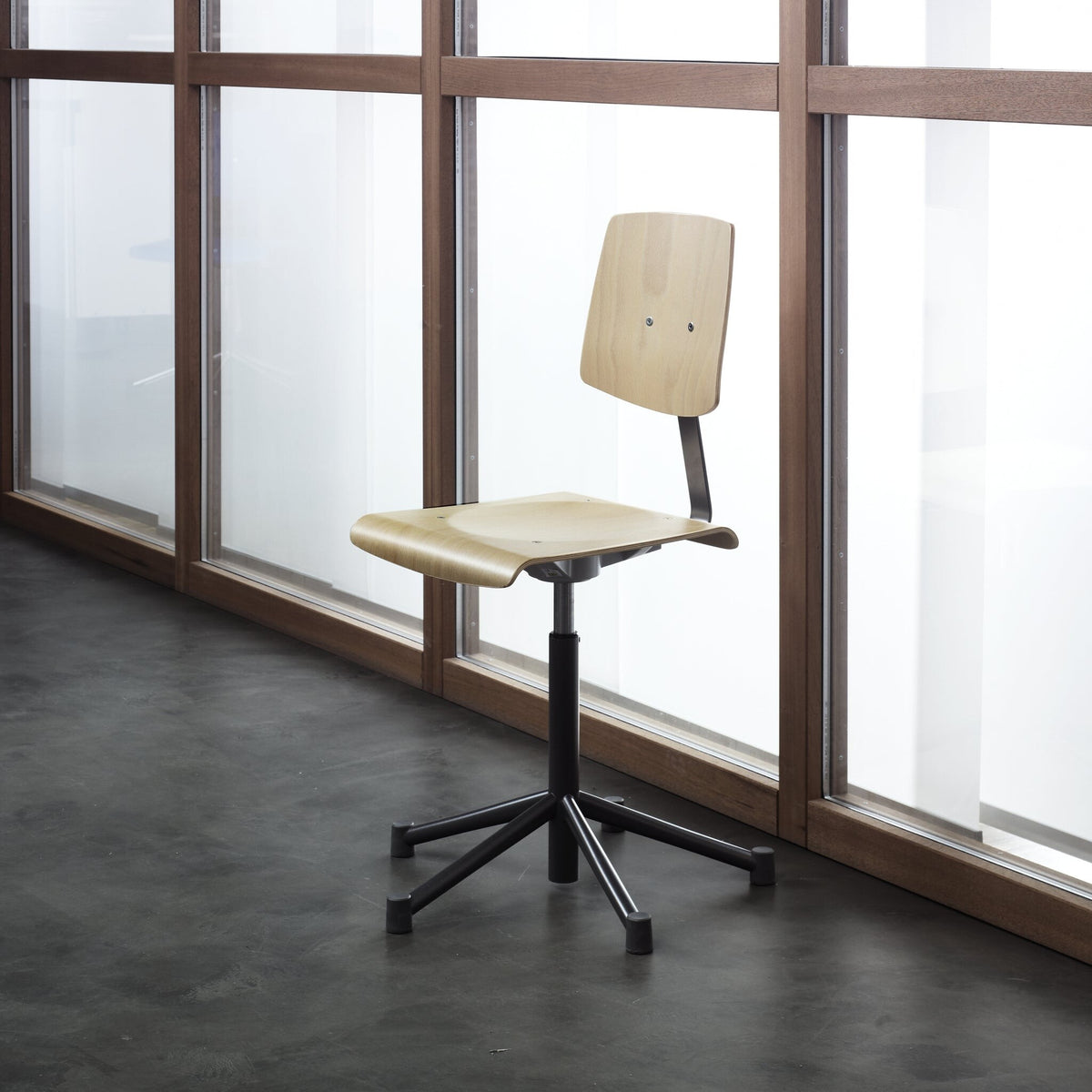Schulstuhl für Körpergrösse 119-142 cm - Klassiker aus der Schweiz | Ergo-Chair