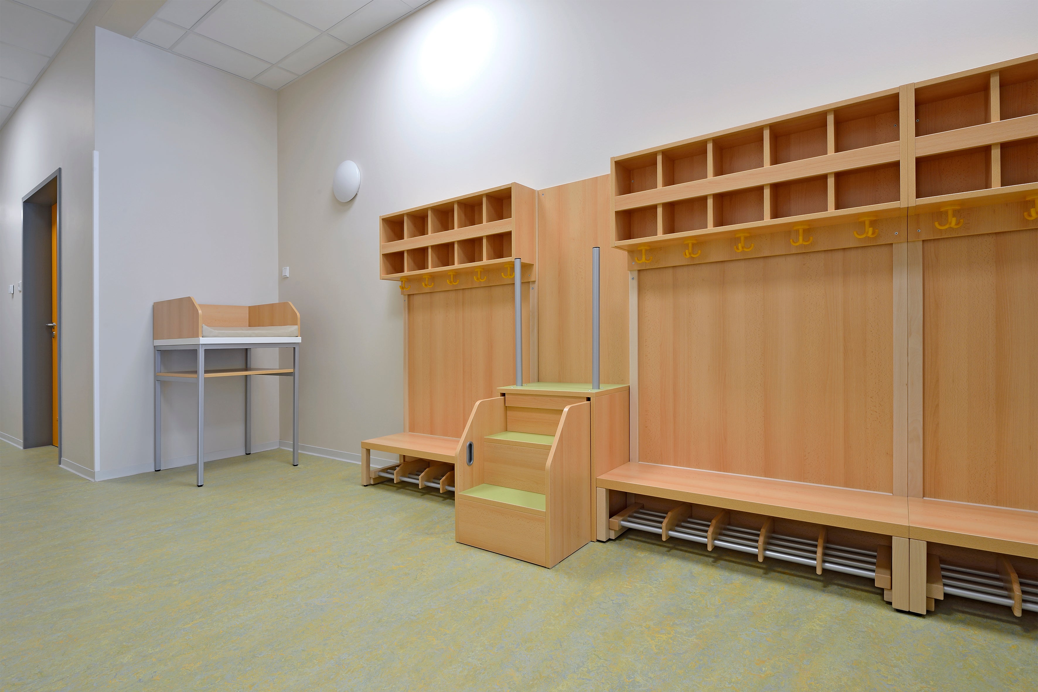 KindergarderobeKita mit Schuhablage