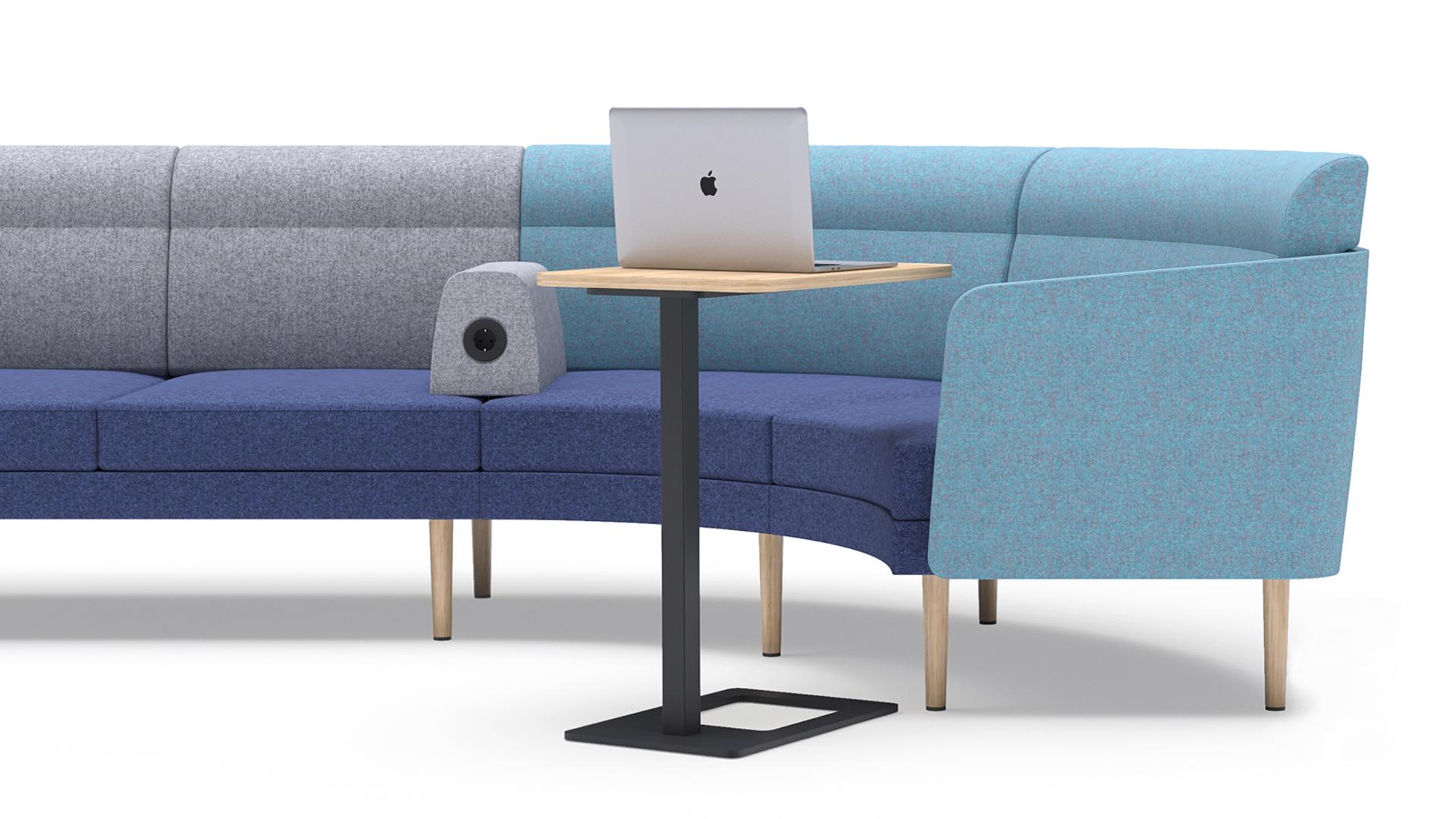 XXL Sofa mit Beistelltisch fuer Laptop und integriertem Stromanschluss