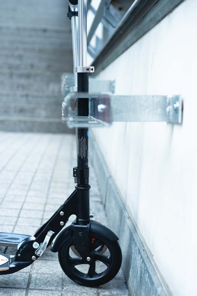 E-Scooterständer zur Wandmontage mit 5 Stellplätzen