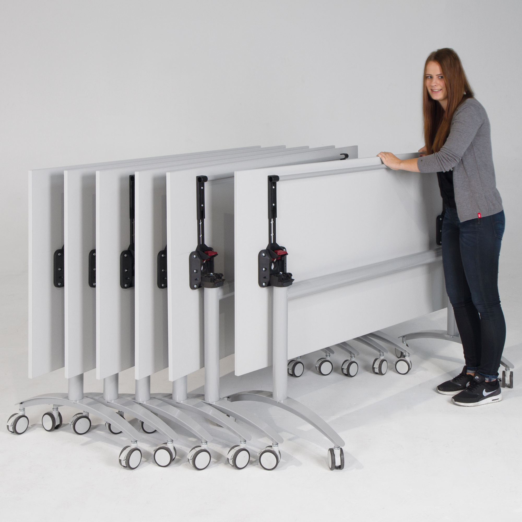 Klapptisch mit Rollen – Praktische Flexibilität für den Schulalltag