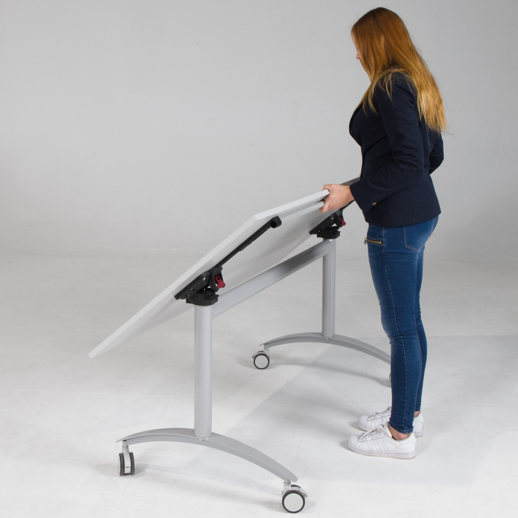 Klapptisch mit Rollen – Praktische Flexibilität für den Schulalltag