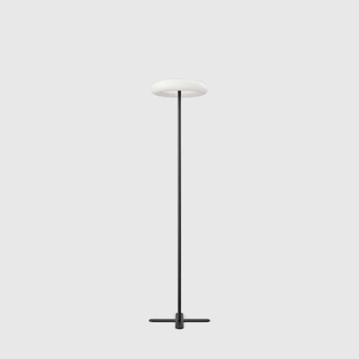 Floor lamp in black with 4000 K and direct light | Oto