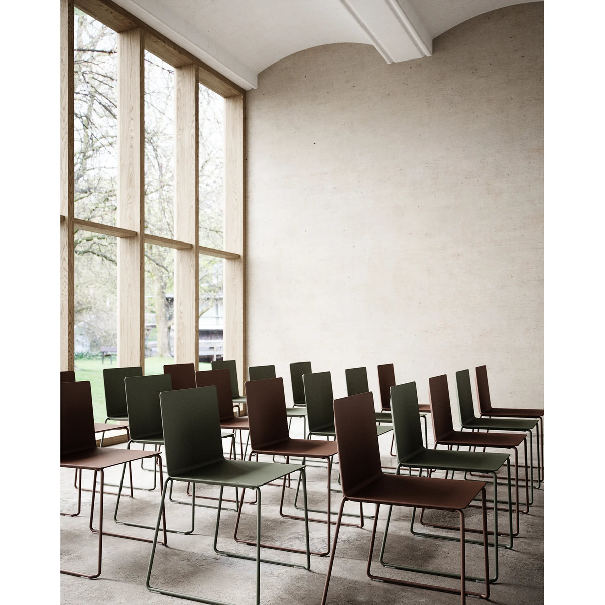 Conference chair with flexible seat shell, stackable | DRY