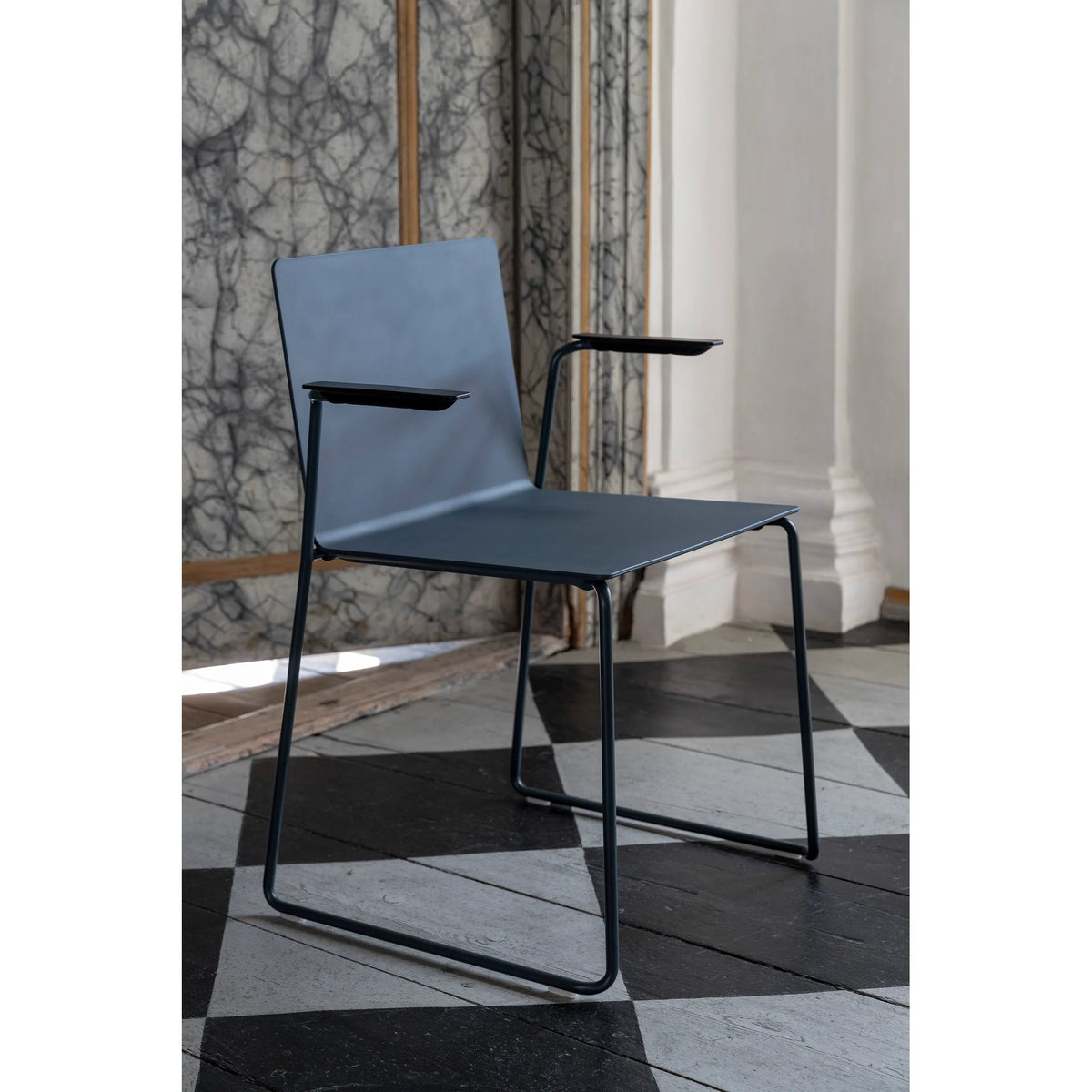 Conference chair with flexible seat shell, stackable | DRY