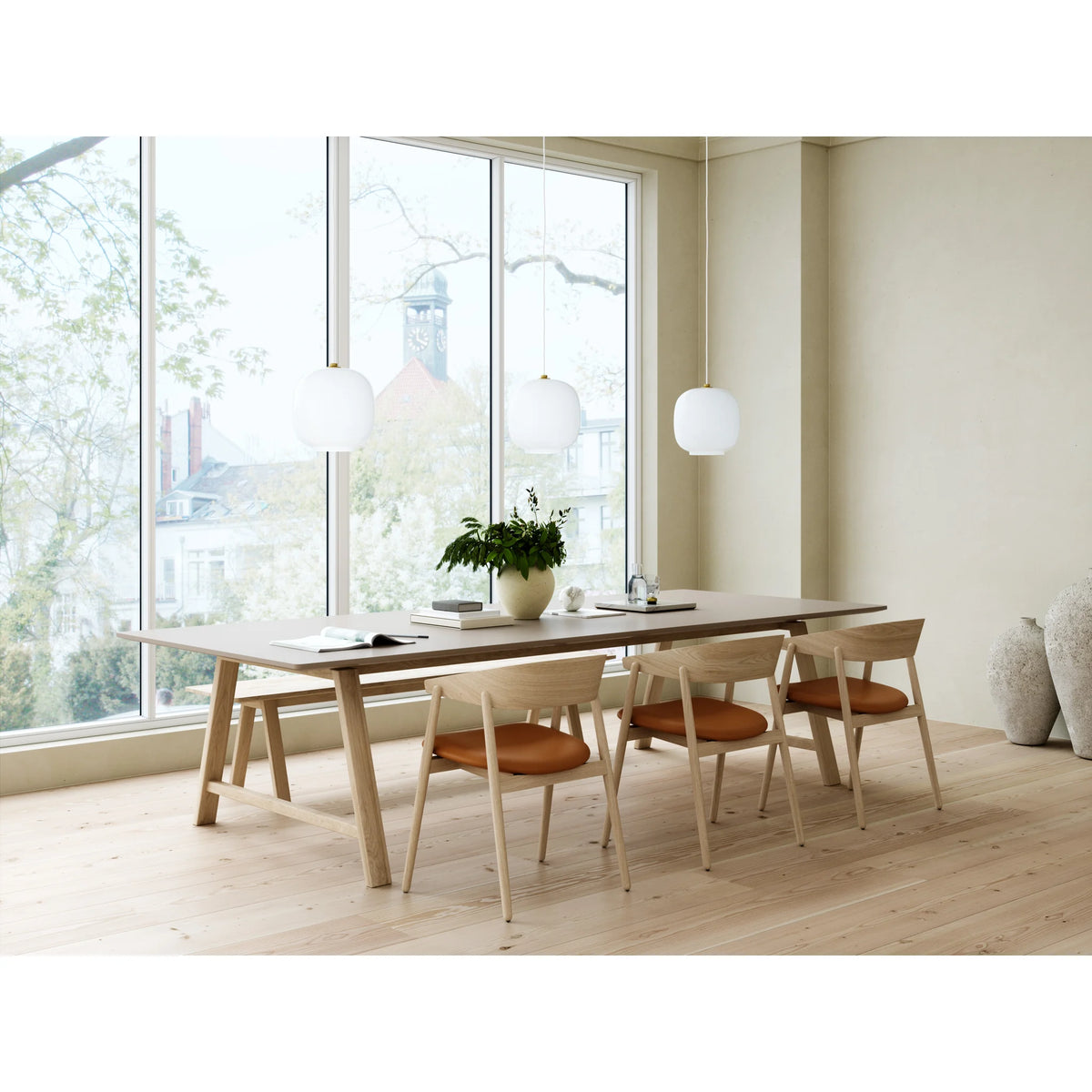 Conference table with a variety of dimensions and a solid wood frame | T1