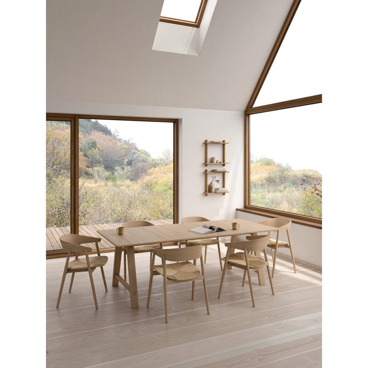 Conference table with a variety of dimensions and a solid wood frame | T1