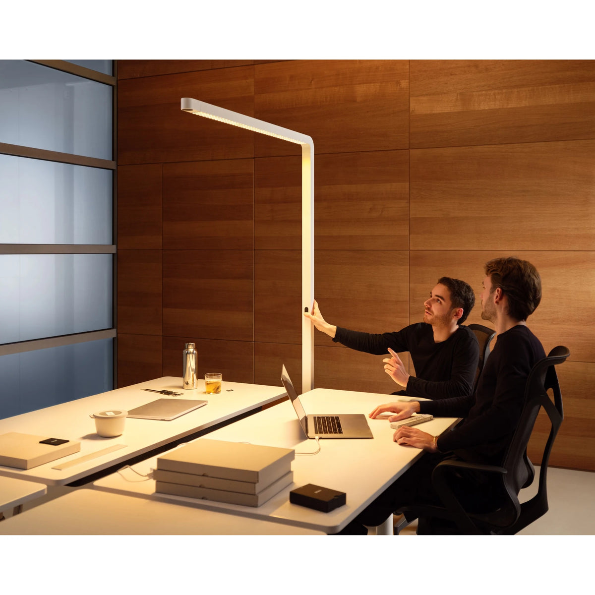 Office floor lamp for double workstations with sensors | Team Pro