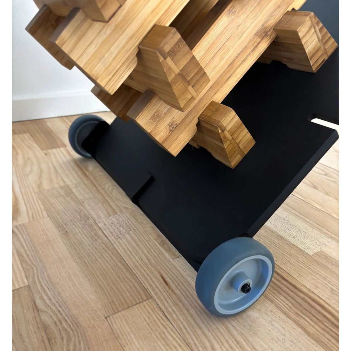 Lernsäule aus Bambus für flexible Arbeitshöhen | Kibemo