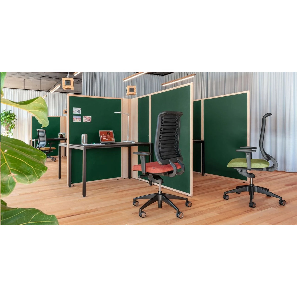 Bürostuhl mit Netzrücken und automatischer Synchronmechanik | Girsberger Reflex 1