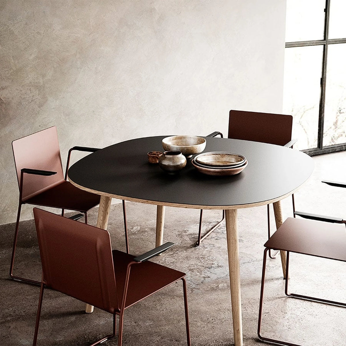 Conference chair with flexible seat shell, stackable | DRY