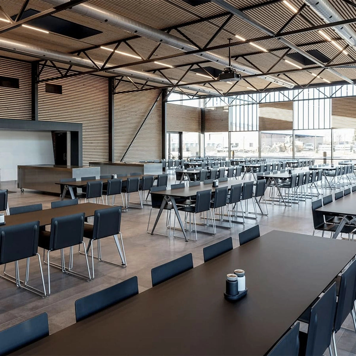 Conference chair with flexible seat shell, stackable | DRY