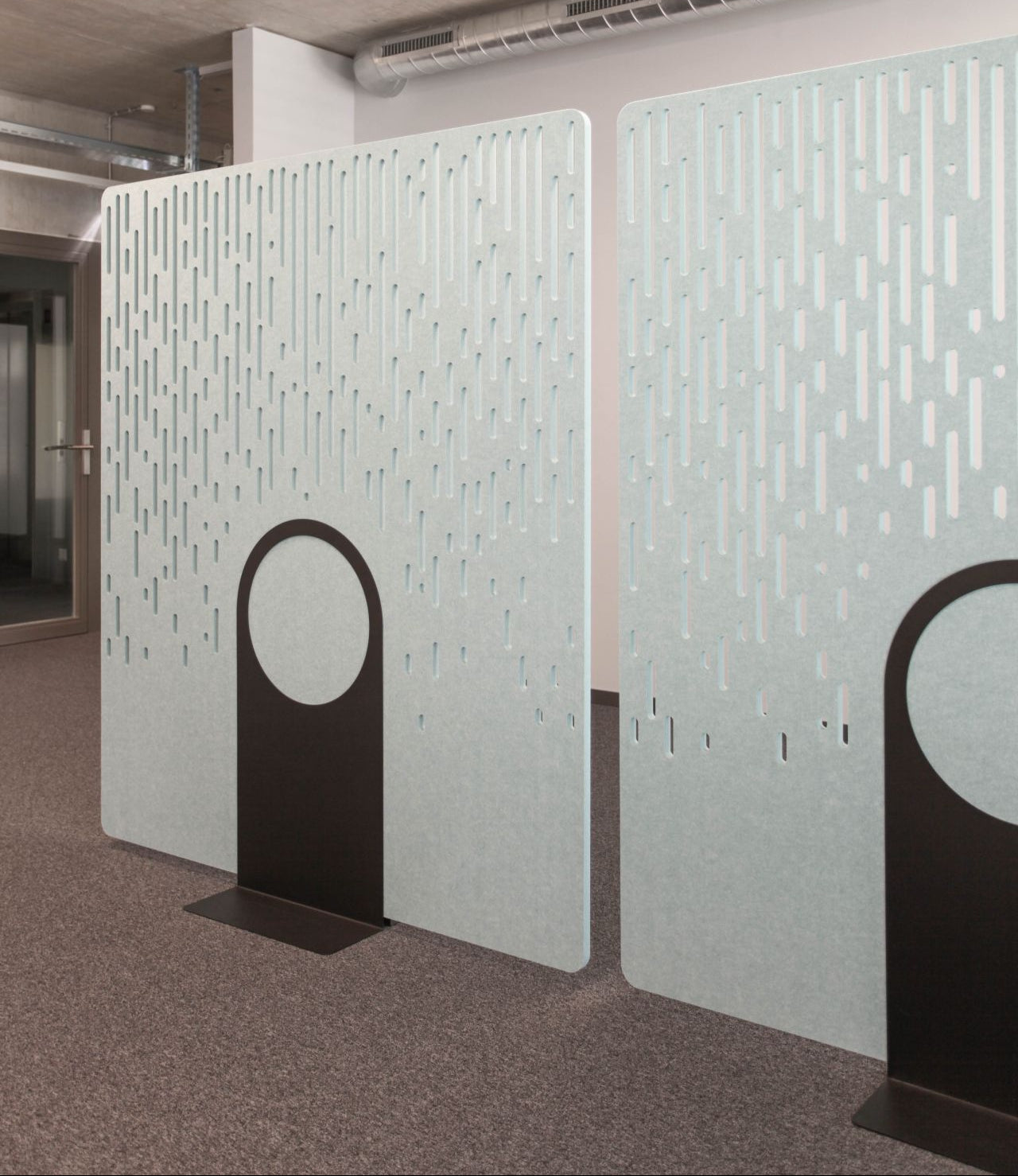 Raumtrenner Asto in moderner Büroarchitektur