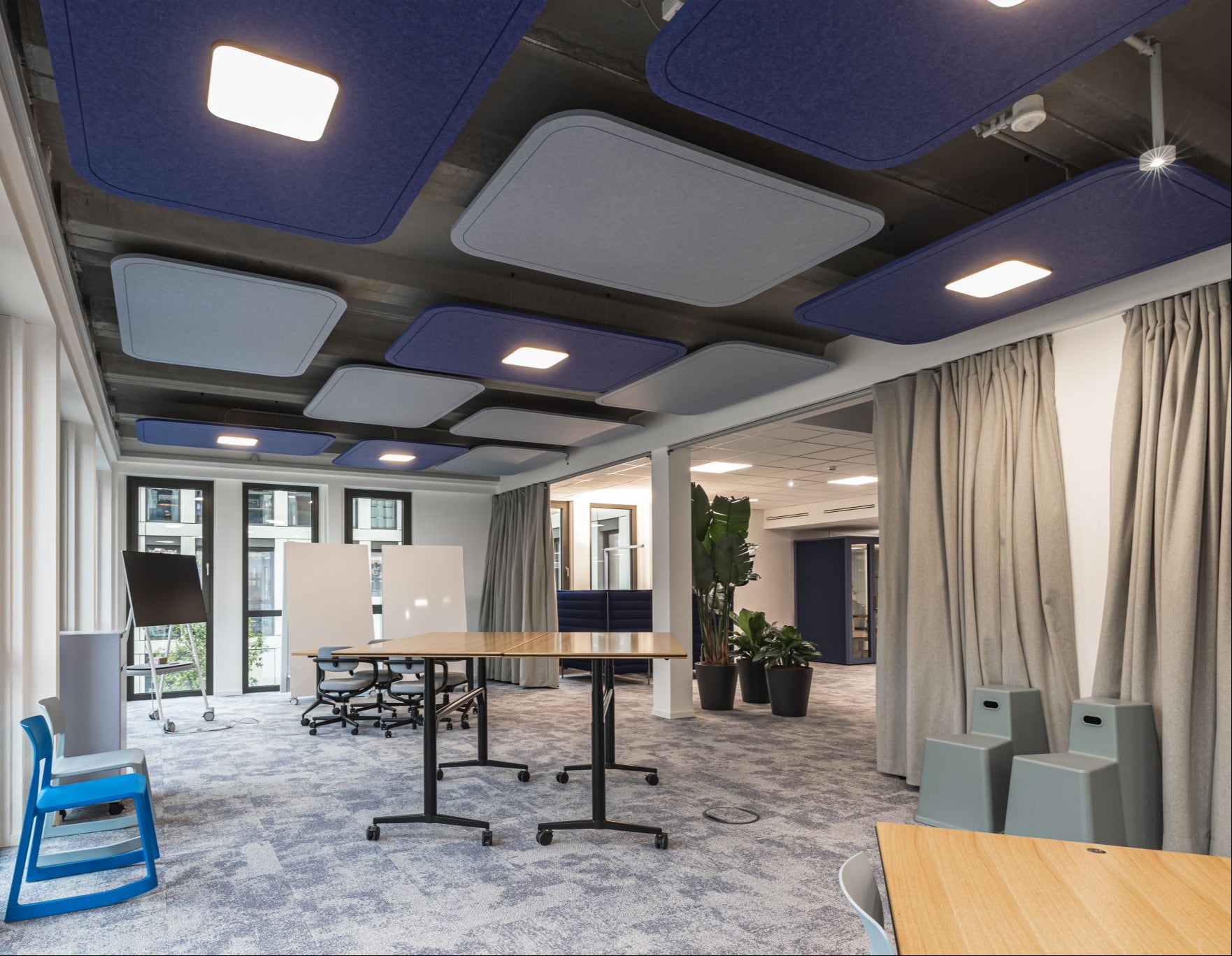 Deckenpanel für Raumakustik in Schule