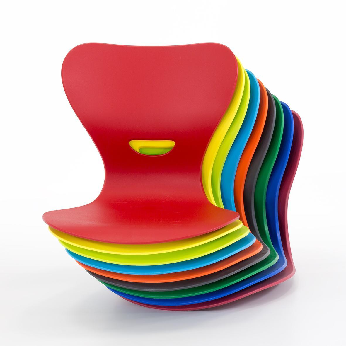 Chaise d'école en porte-à-faux avec coque en plastique empilable