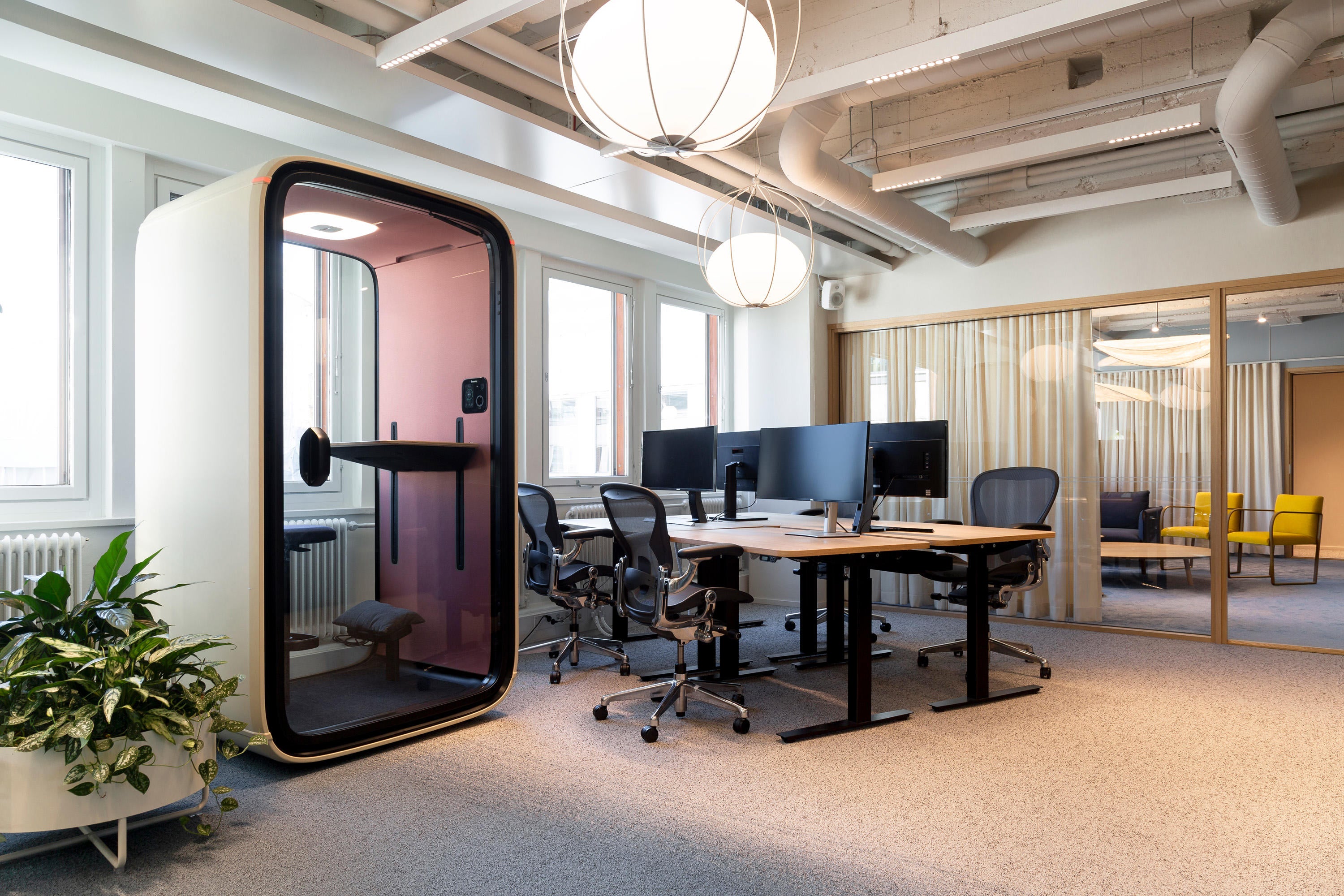 Telefonbox fürs Büro – Framery One für moderne Arbeitsumgebungen