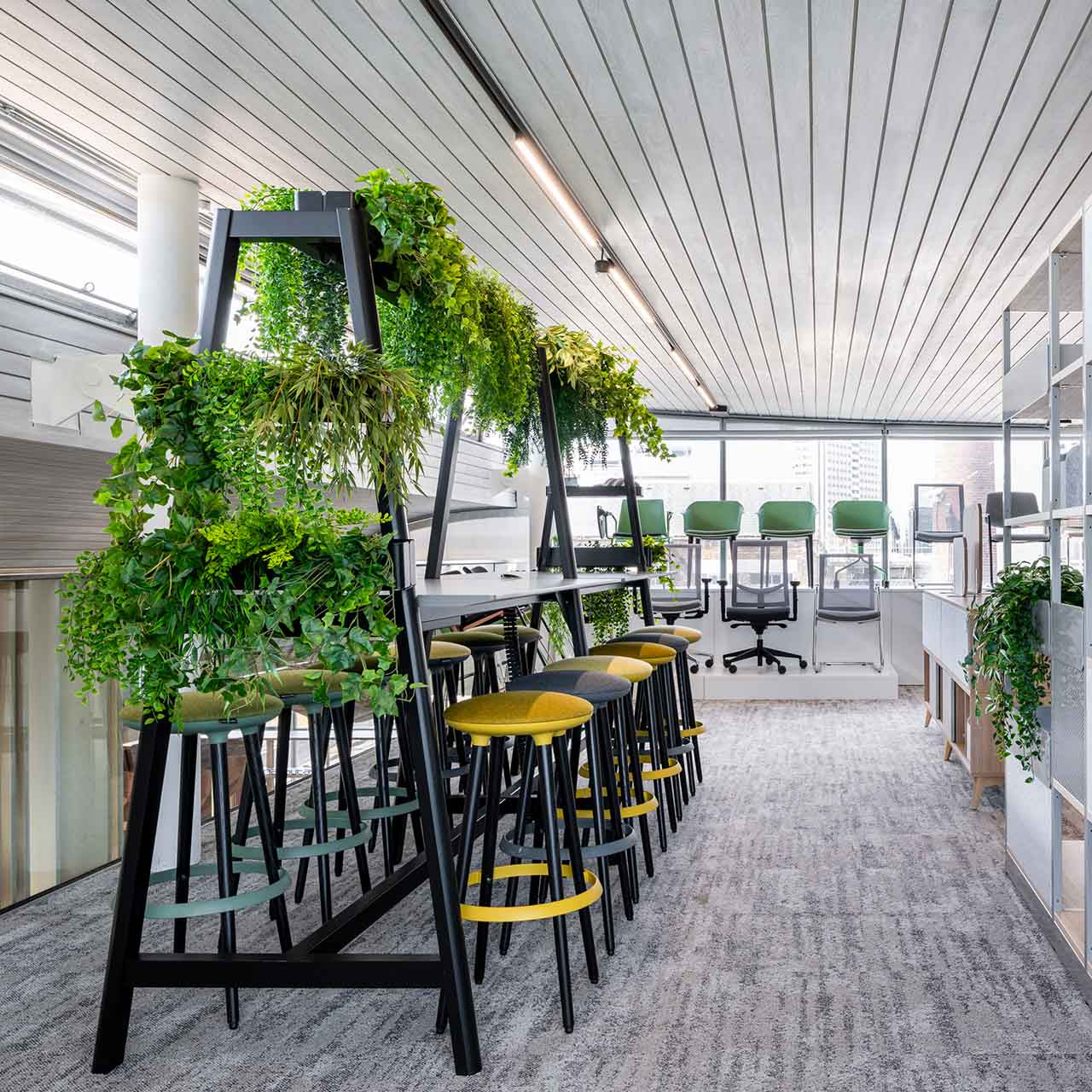 Table haute multifonctionnelle avec des pattes de table en bois ǀ NOVA BOIS MULTIVUSE