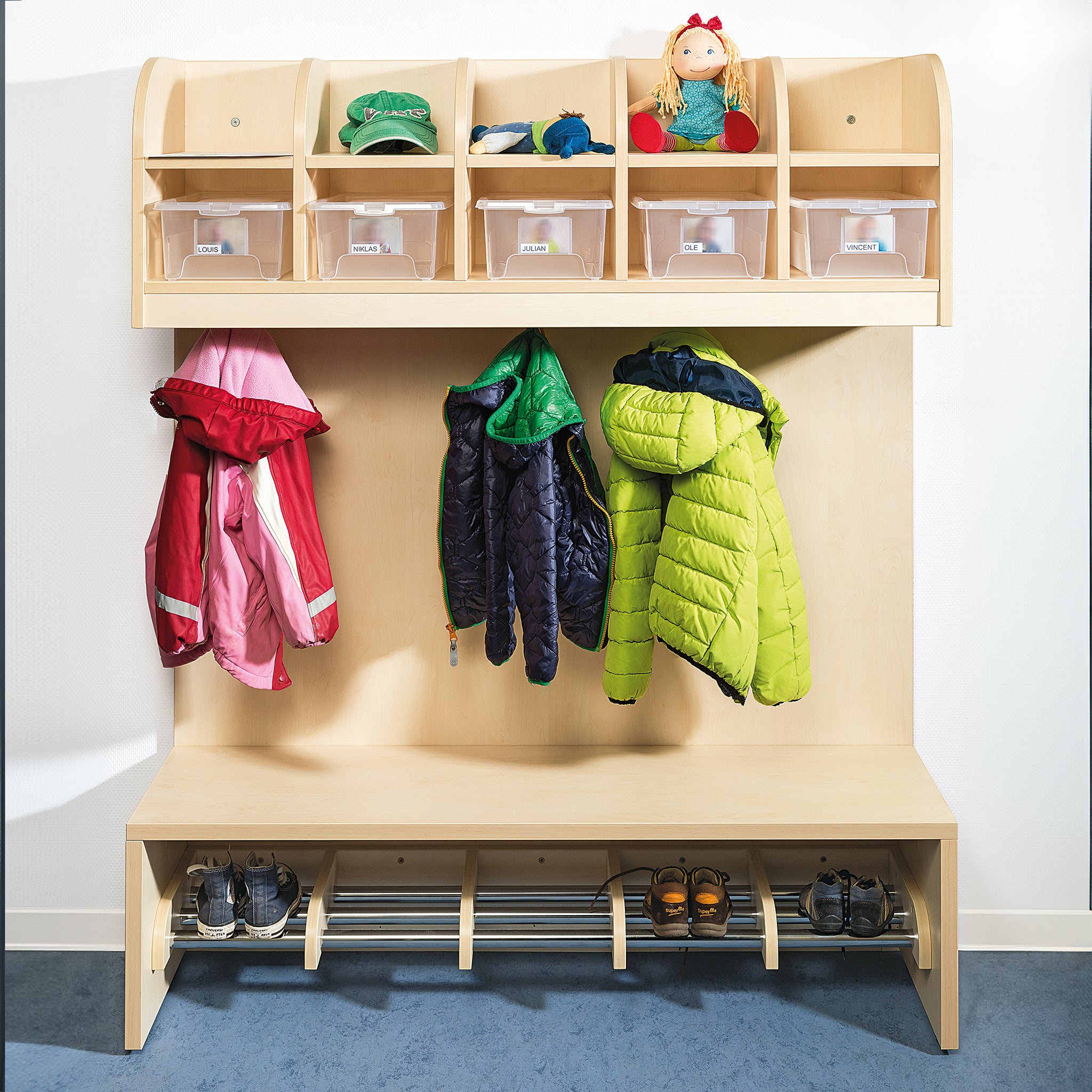 Garderobe Kindergarten mit Schuhablage