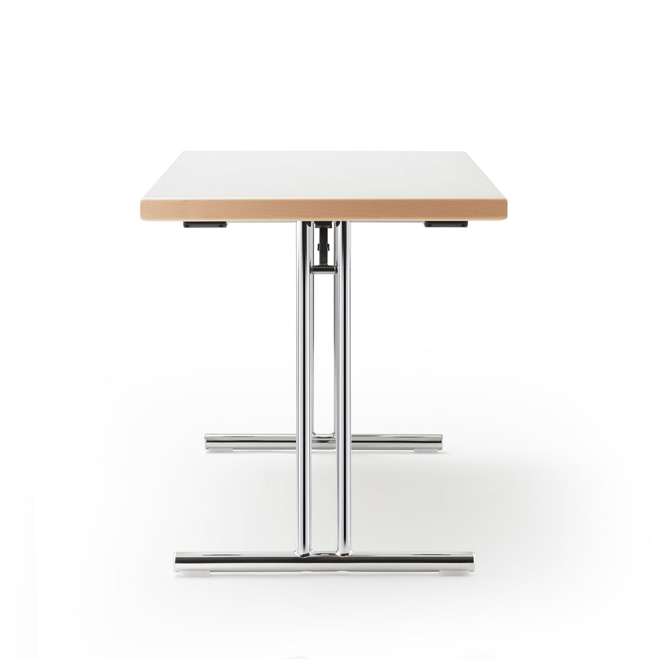 Klapptisch oder Stapeltisch mit hochwertiger Tischplatte in weiss mit Naturtischkante und Tischfuesse verchromt