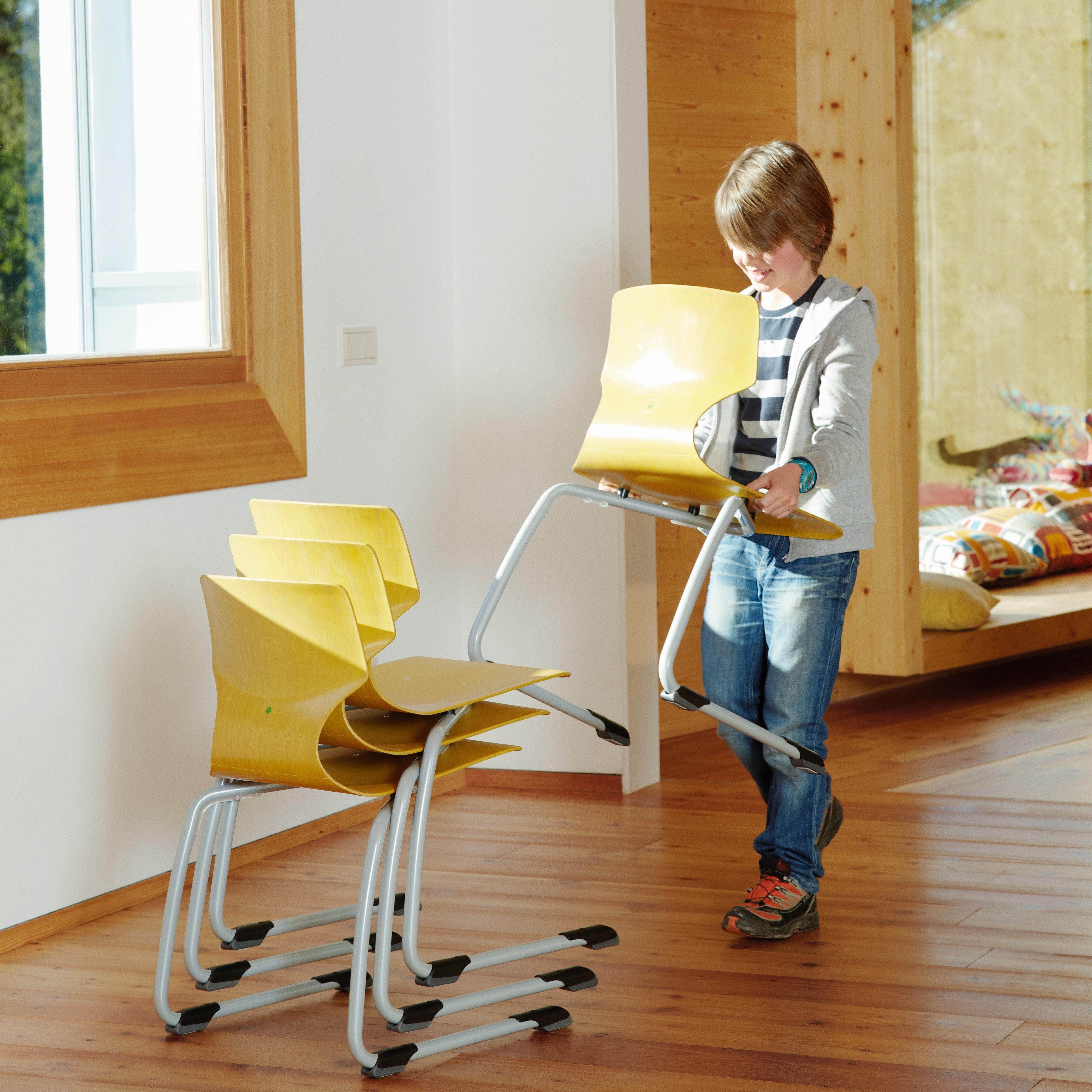 Mehrzweckstuhl Schule stapelbar