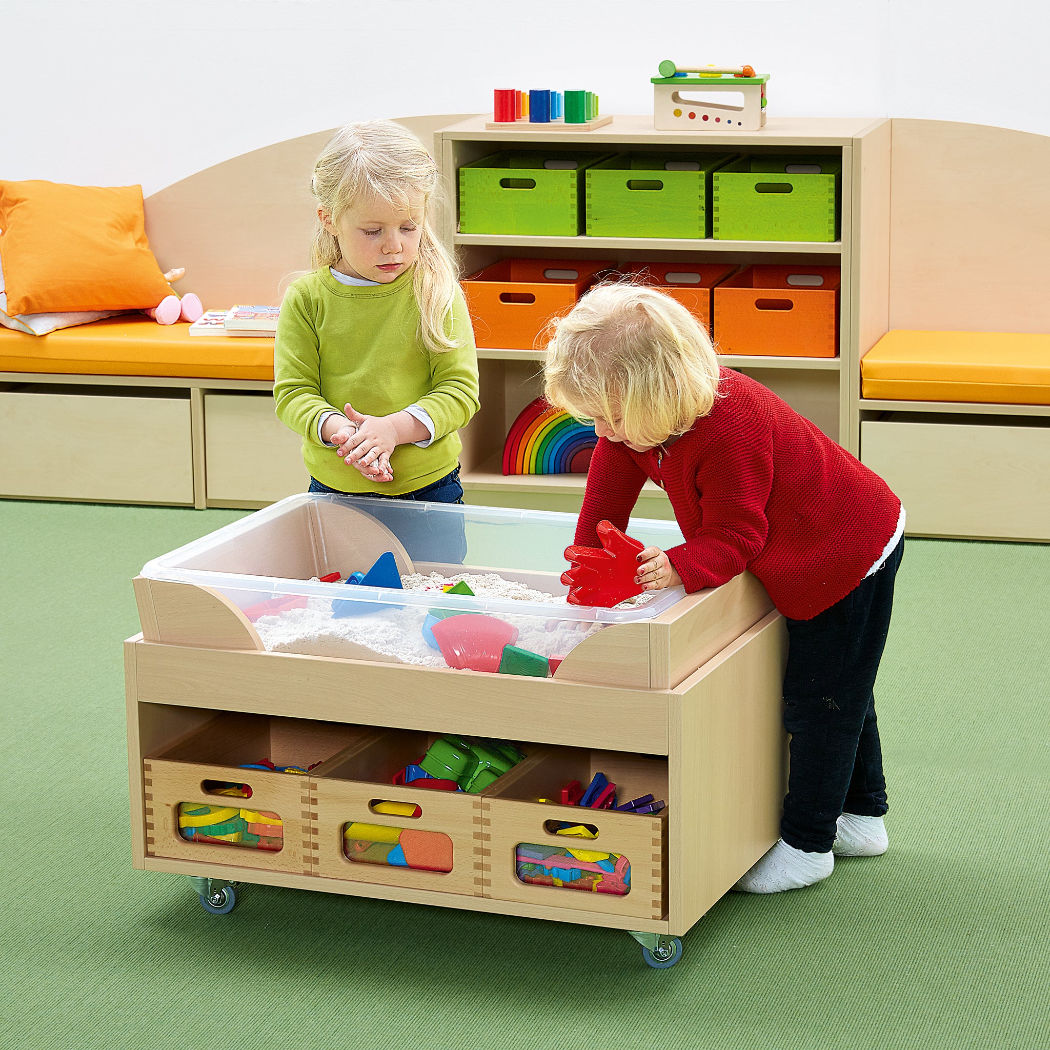 Spielschrank mit Wanne für Krippe