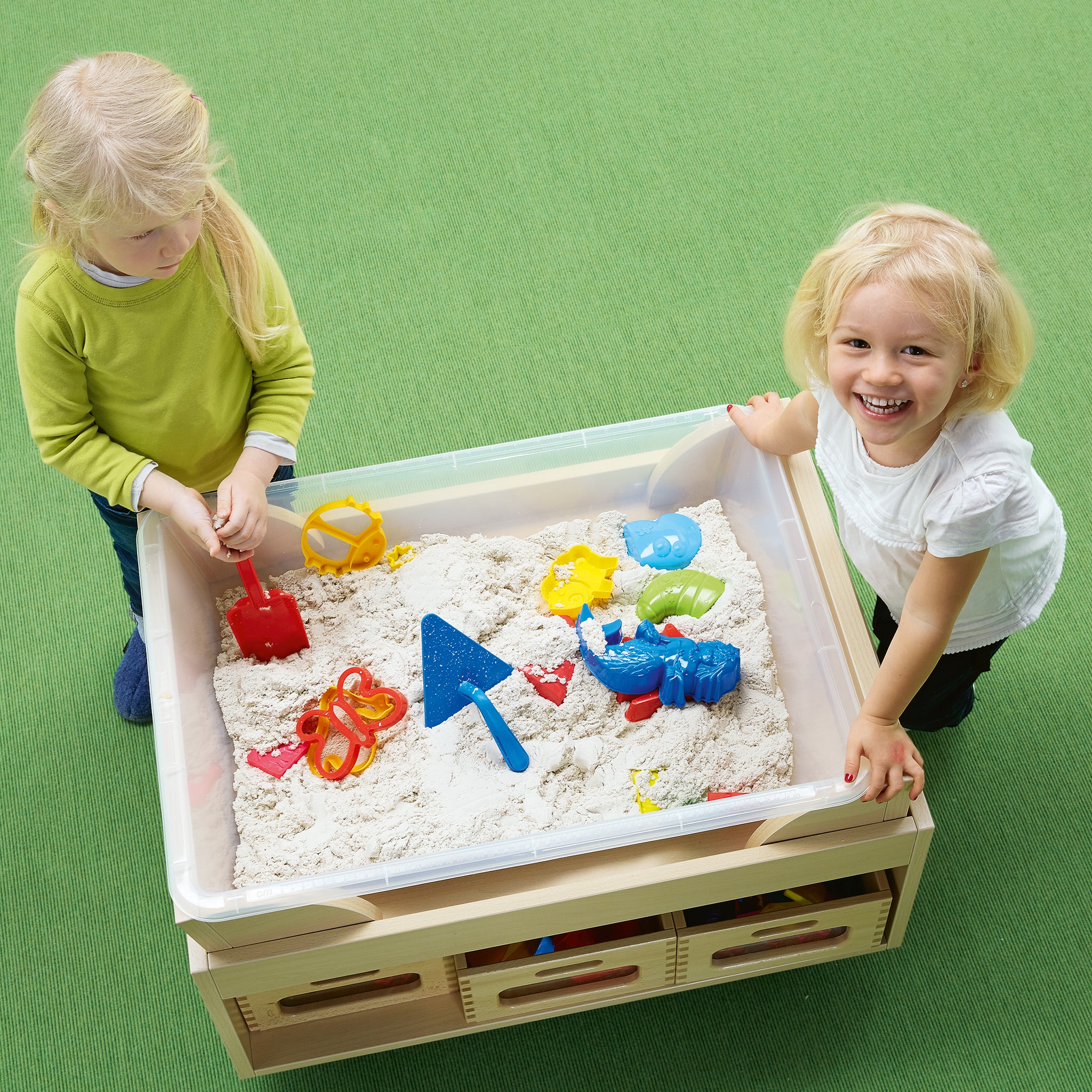 Kindergarten Spielschrank niedrig