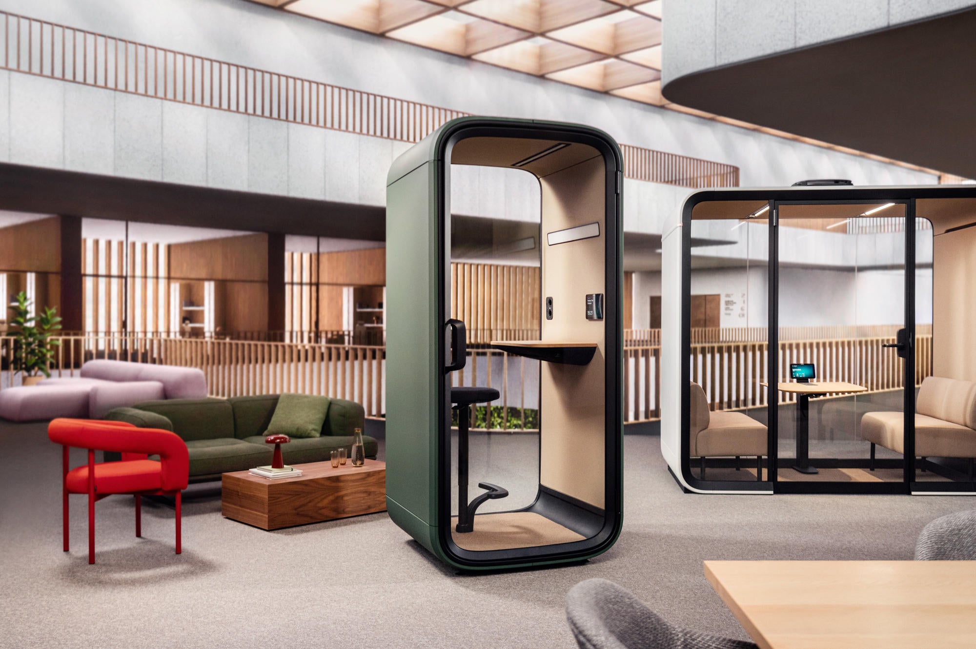 Moderne schallisolierte Telefonkabine in elegantem Design, ausgestattet mit Beleuchtung und Belüftung, ideal für konzentrierte Gespräche oder Arbeiten in Büros, präsentiert von Kibemo