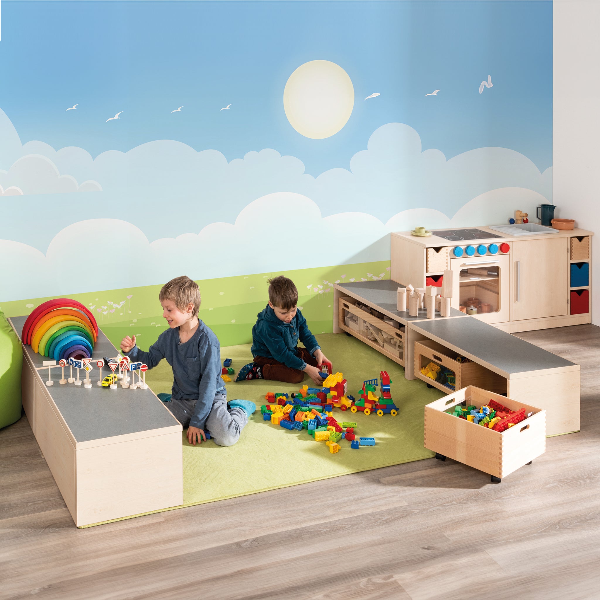 Podestmöbel Kindergarten Innenraum